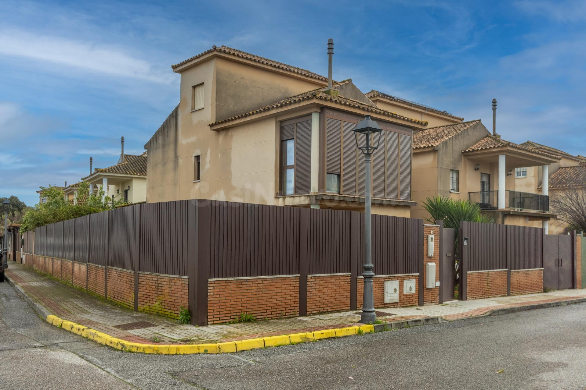 Un chalet pareado para refugiarse en Gines.