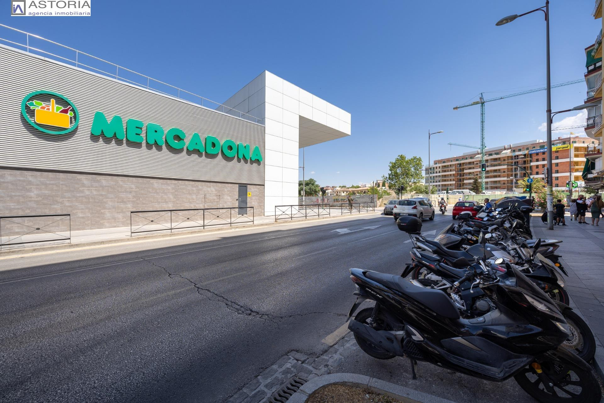 Local comercial junto a Mondragones