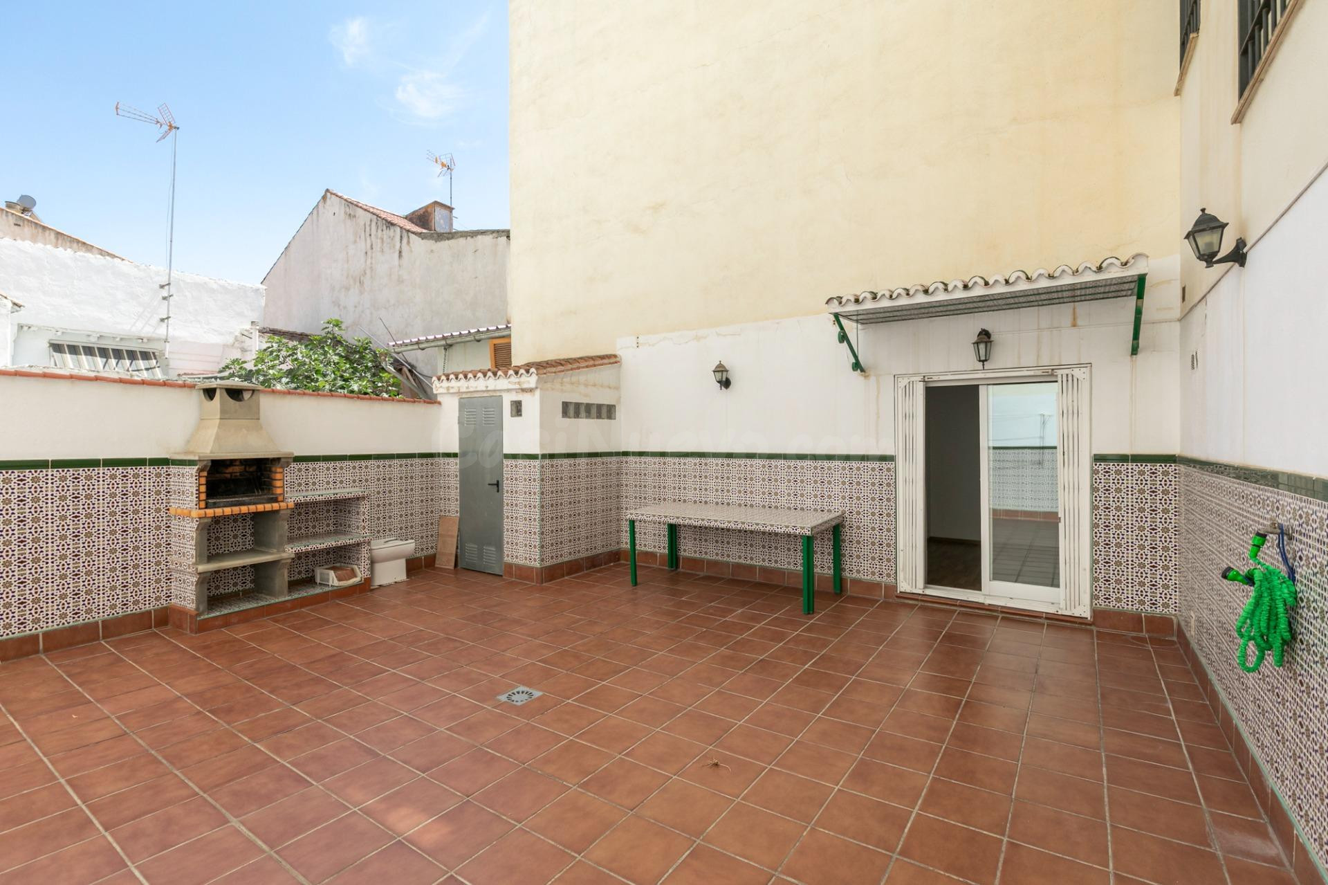 PISO EN VENTA EN ARMILLA CENTRO | 2 DORMITORIOS | GRAN PATIO PRIVADO DE 46 M2