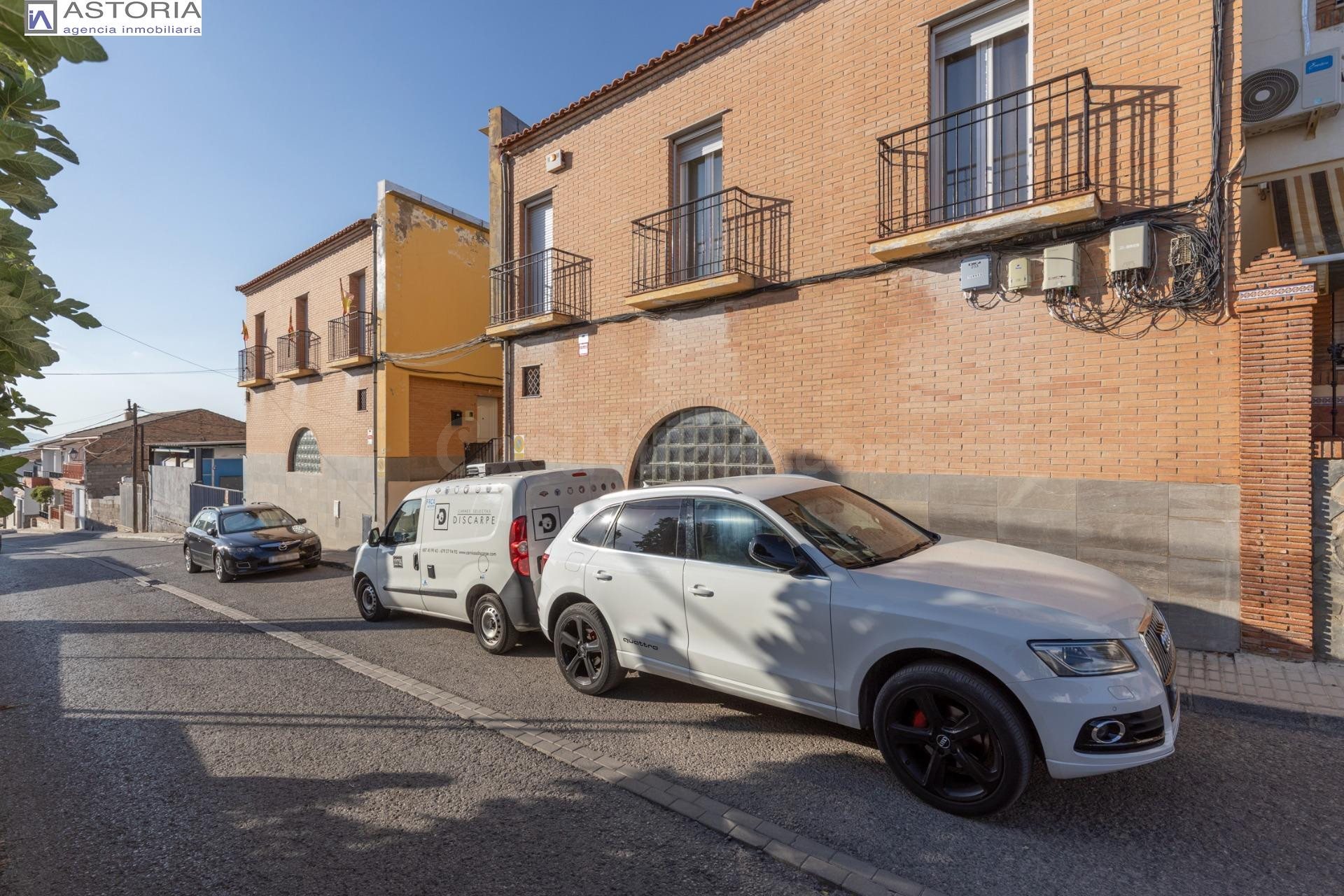 Vivienda unifamiliar adosada junto a polideportivo de Gójar