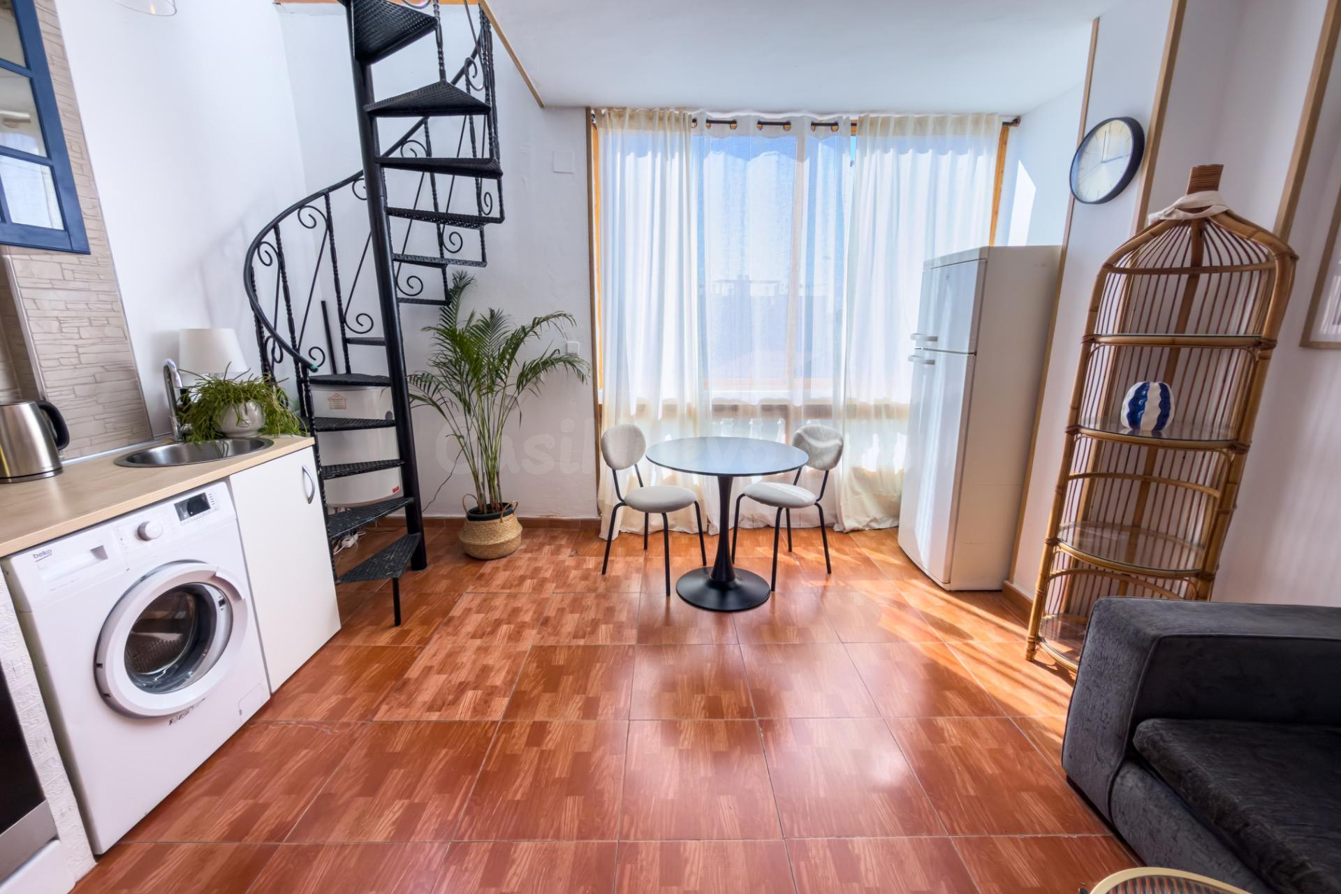Bungalow planta alta dúplex reformado con terraza privada y piscina en Los Balcones