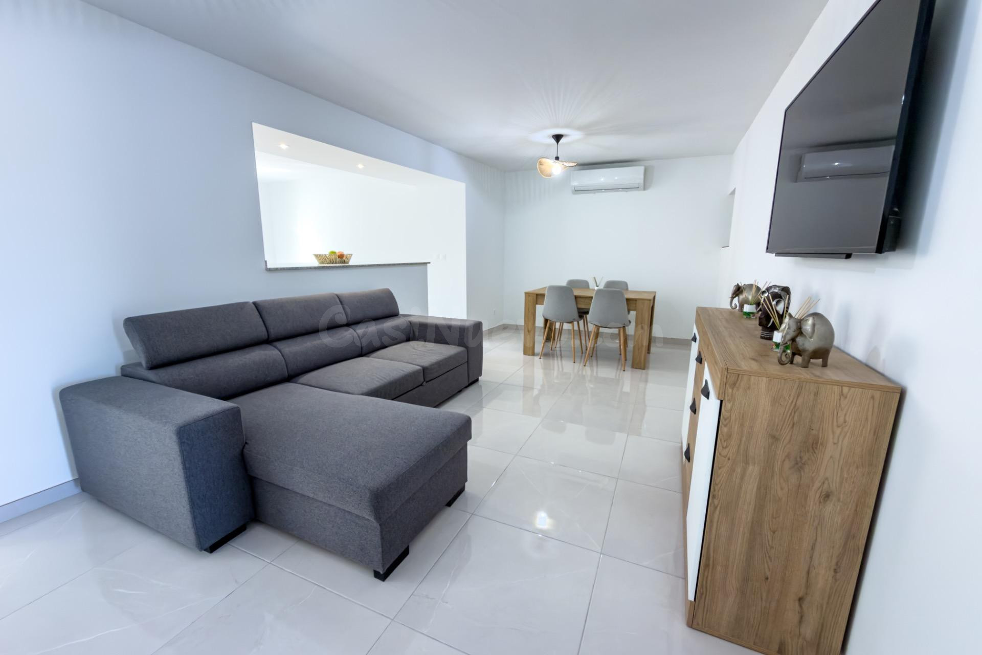 Chalet independiente totalmente reformado con gran parcela, piscina privada y zona exterior en Los Montesinos
