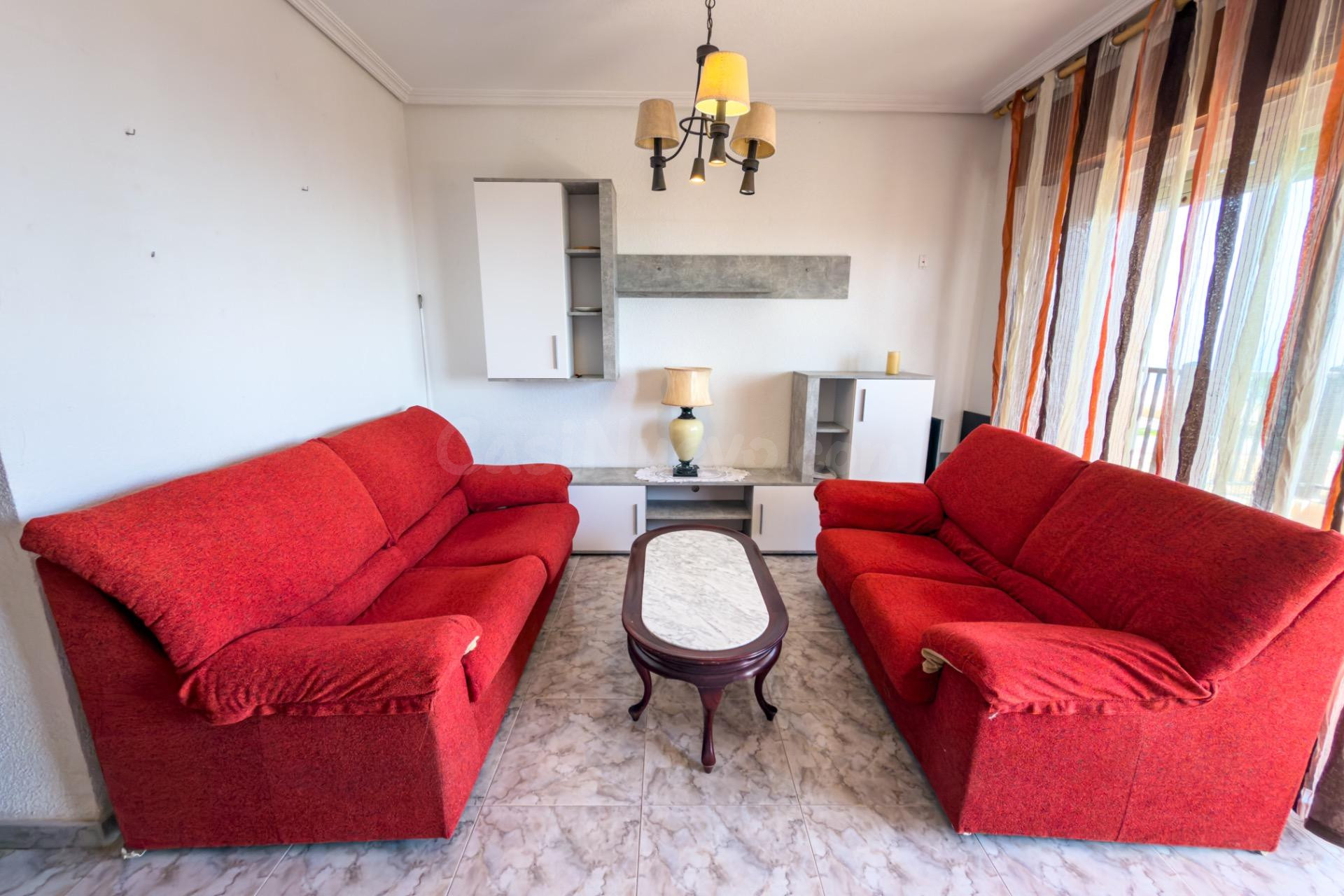 Primera línea en La Mata – amplio piso con terraza y vistas frontales al mar