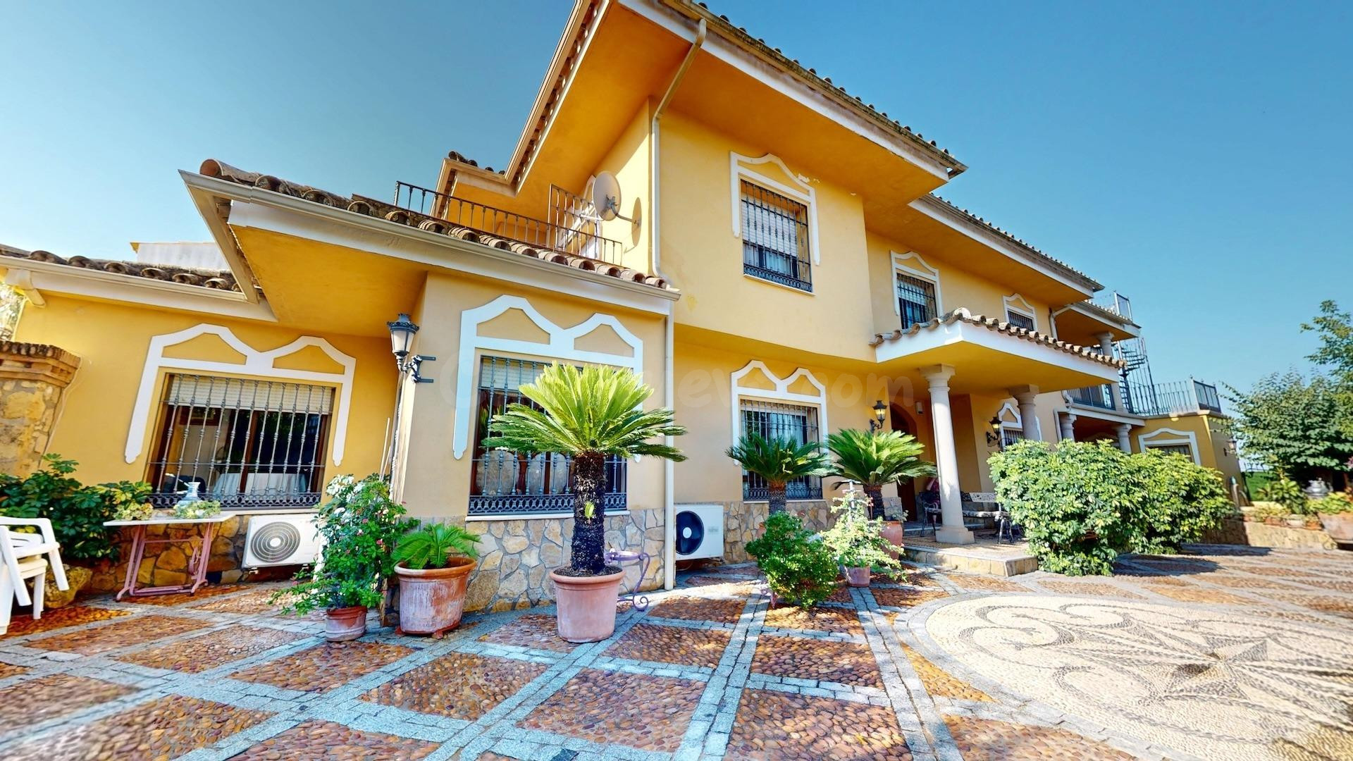ESCPECTACULAR CASA EN VILLARUBIA, EN UNA MAPLIA PARCELA CON PISCINA!!!!
