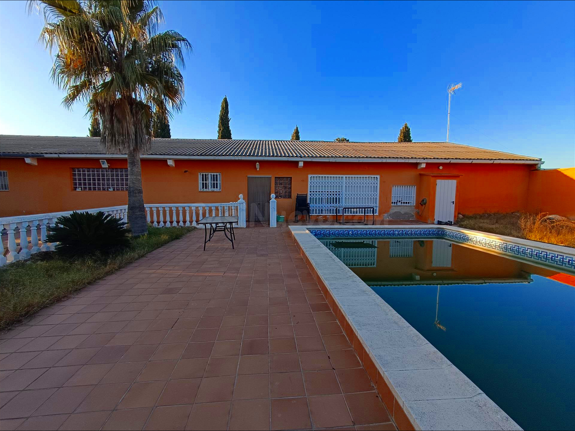 FINCA RUSTICA CON NAVE Y 2 CASAS