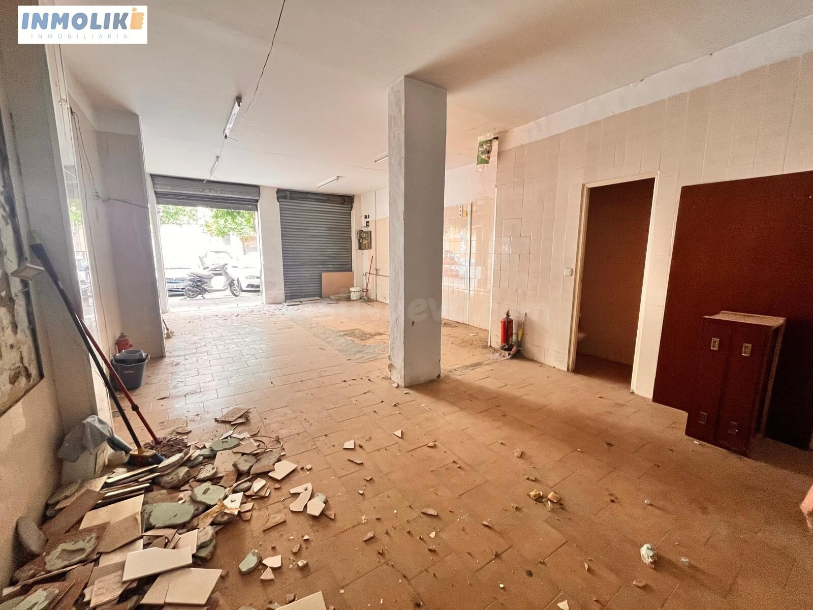 LOCAL CON PROYECTO Y LICENCIA PARA CONVERTIR EN VIVIENDA. PASAJE PANTOJA. AV. BARCELONA.