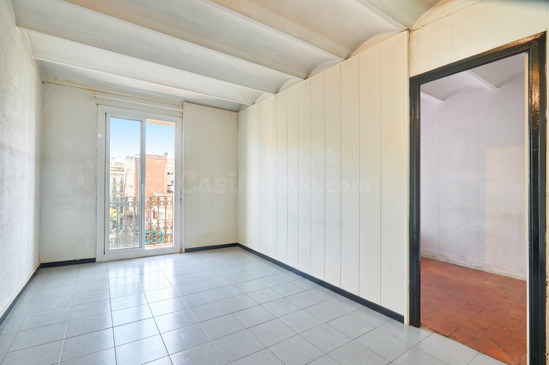 Ático con Amplia Terraza y Vistas en El Raval, Barcelona - €245.000