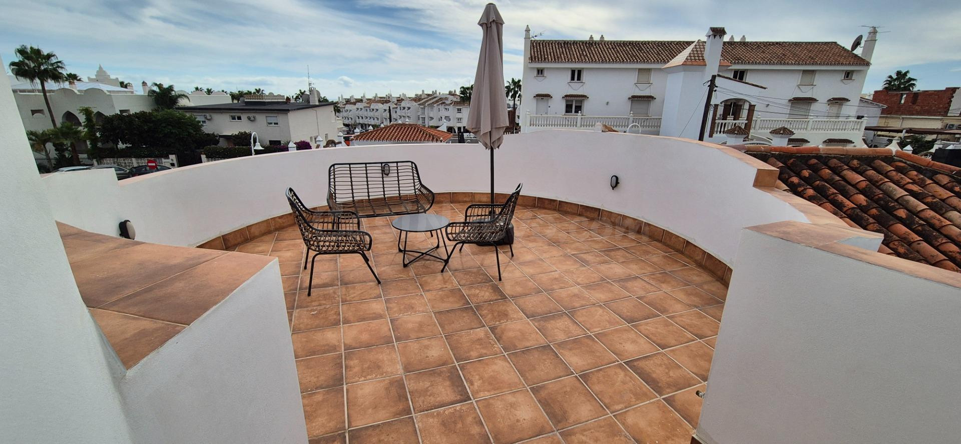 A la venta Villa Independiente reformada en Puerto Marina