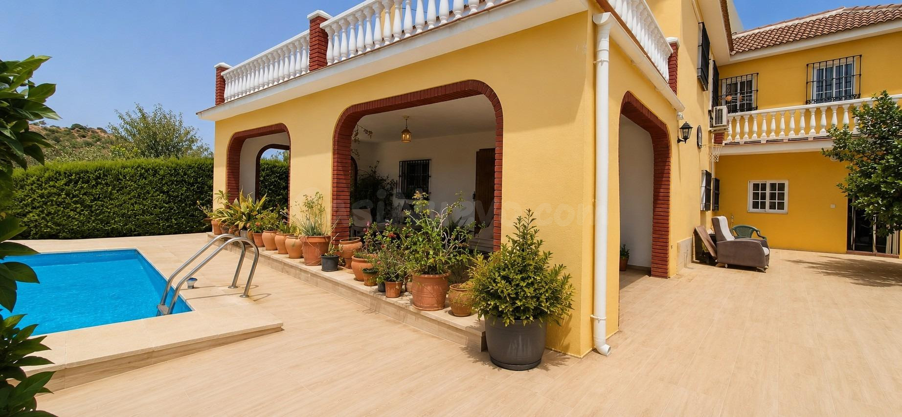 CHALET INDEPENDIENTE CON PISCINA, 395 M2 CONSTRUIDOS Y GRAN PARCELA EN CAMPANILLAS