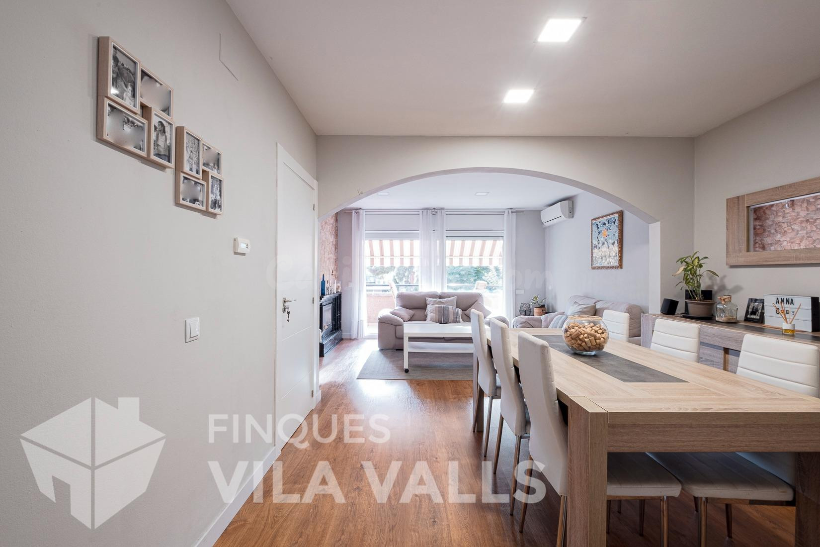 Casa esquinera con jardín privado y estilo inigualable