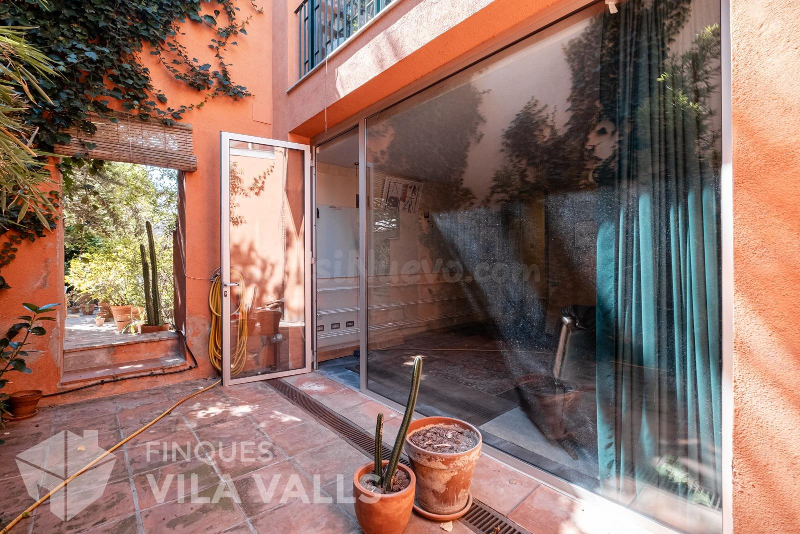 Piso con patio y aparcamiento privado en el centro de Sant Feliu de Codines