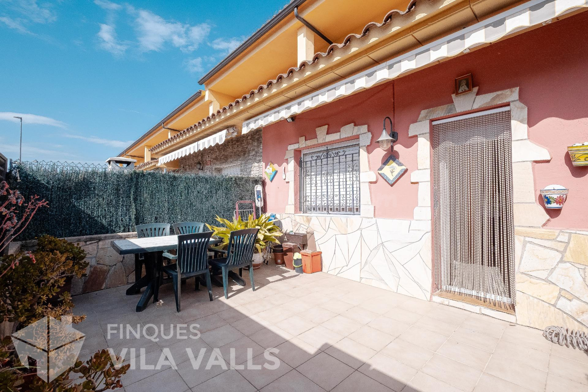 Casa apareada con terrazas y garaje en Santa Eulàlia (centro)