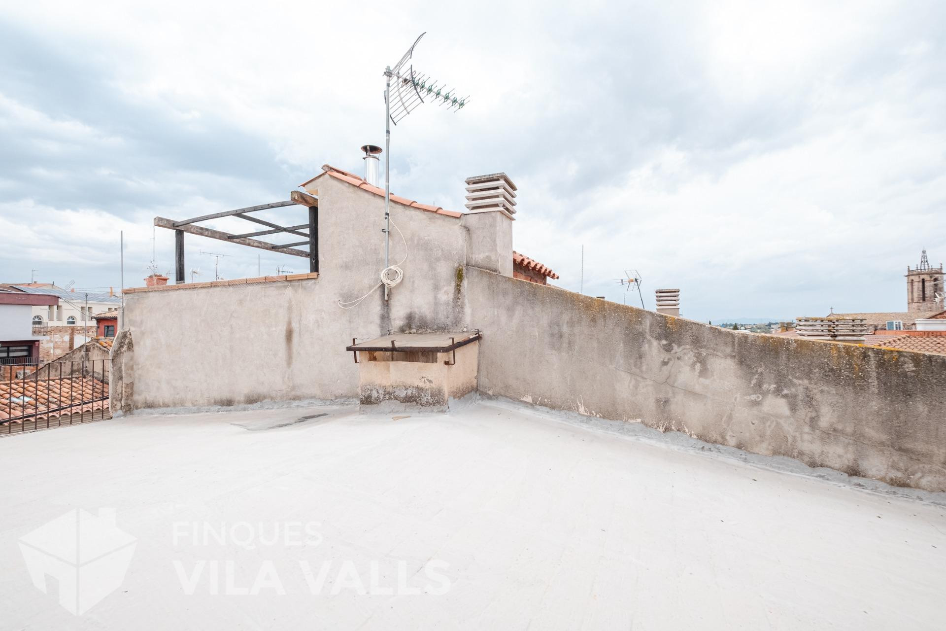Casa para reformar con local en pleno centro de Caldes de Montbui