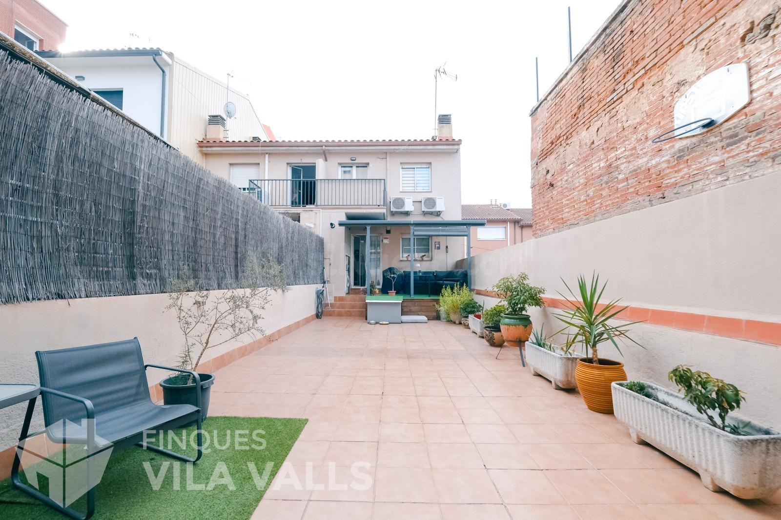 Casa céntrica con jardín y parking en Caldes de Montbui