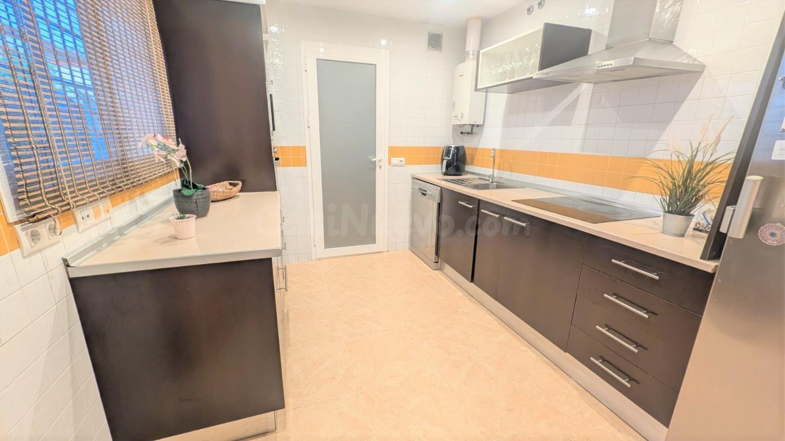 Chalet adosado en venta en Coria del Río - foto 4