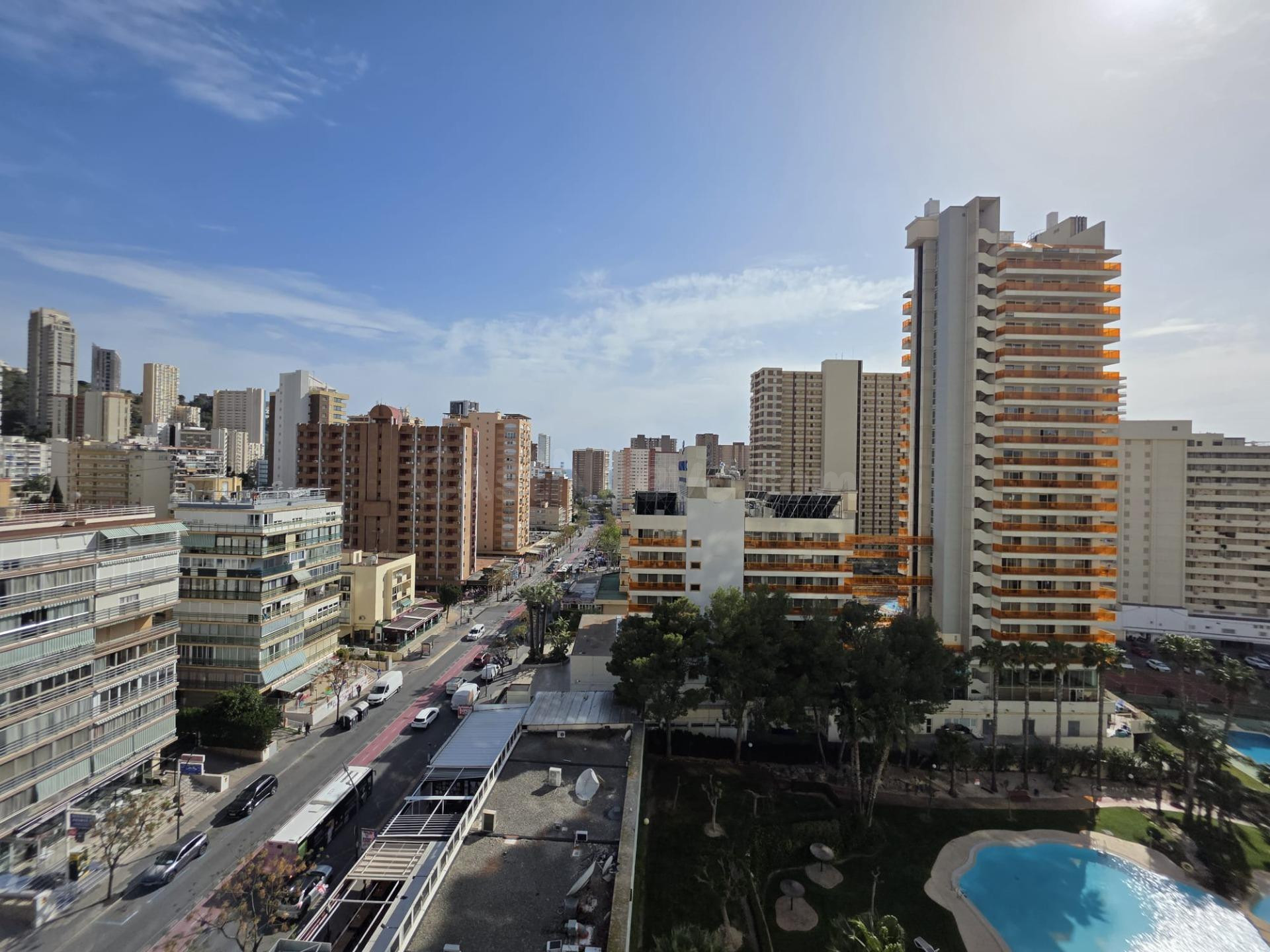Piso en zona llana de Rincon de Loix de 2 dormitorios, 2 baños en urbanización privilegiada.