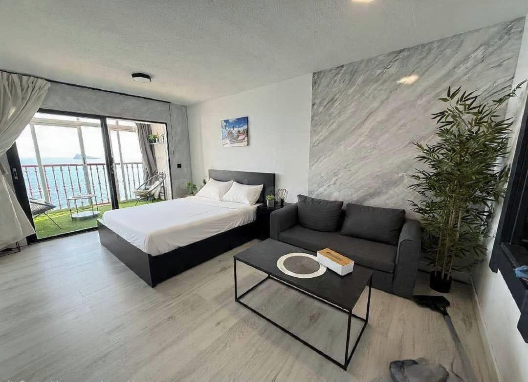 Estudio en venta en Primera linea de playa Levante