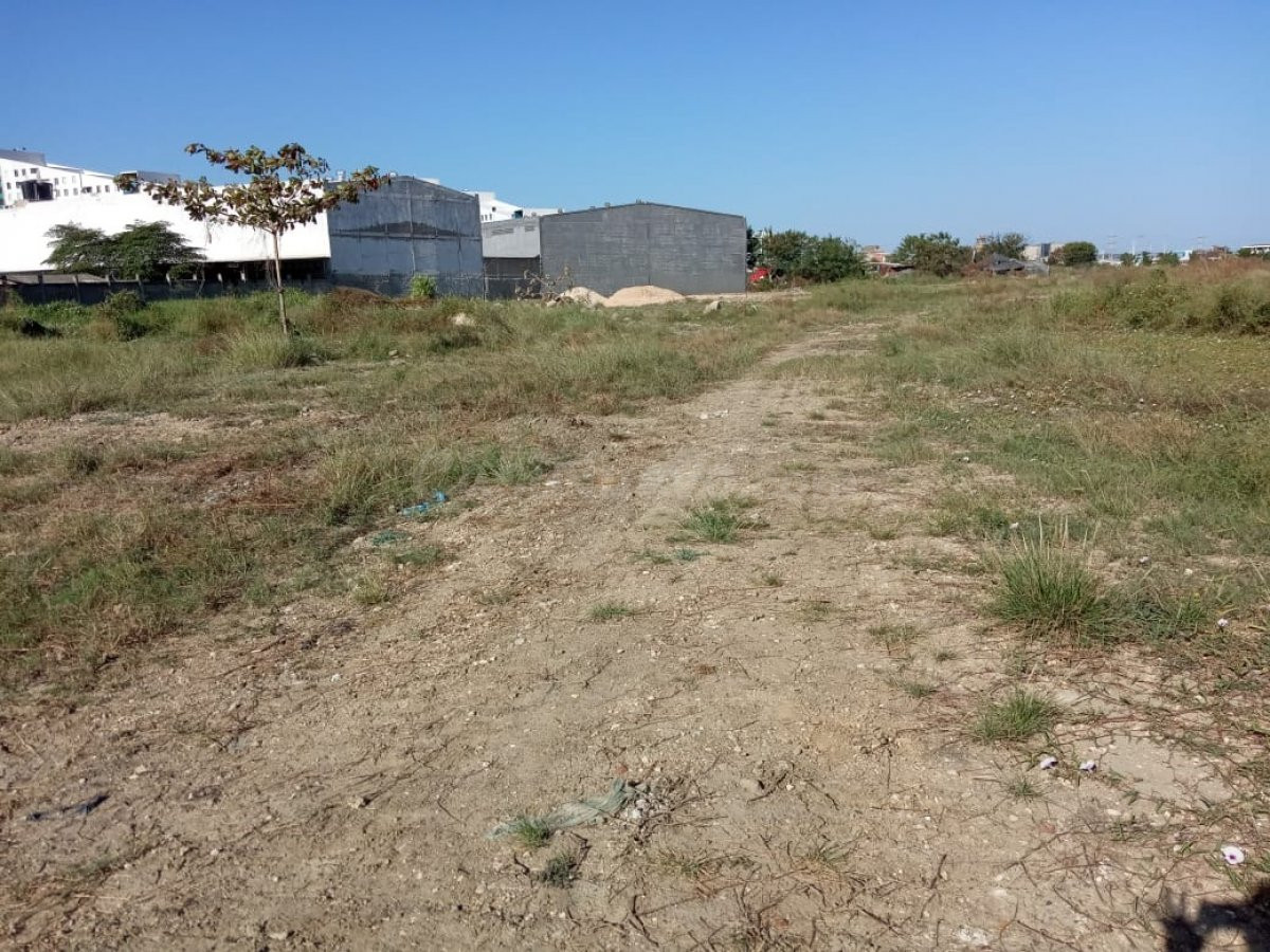 Venta de terreno en Barrio La Carolina - foto 2