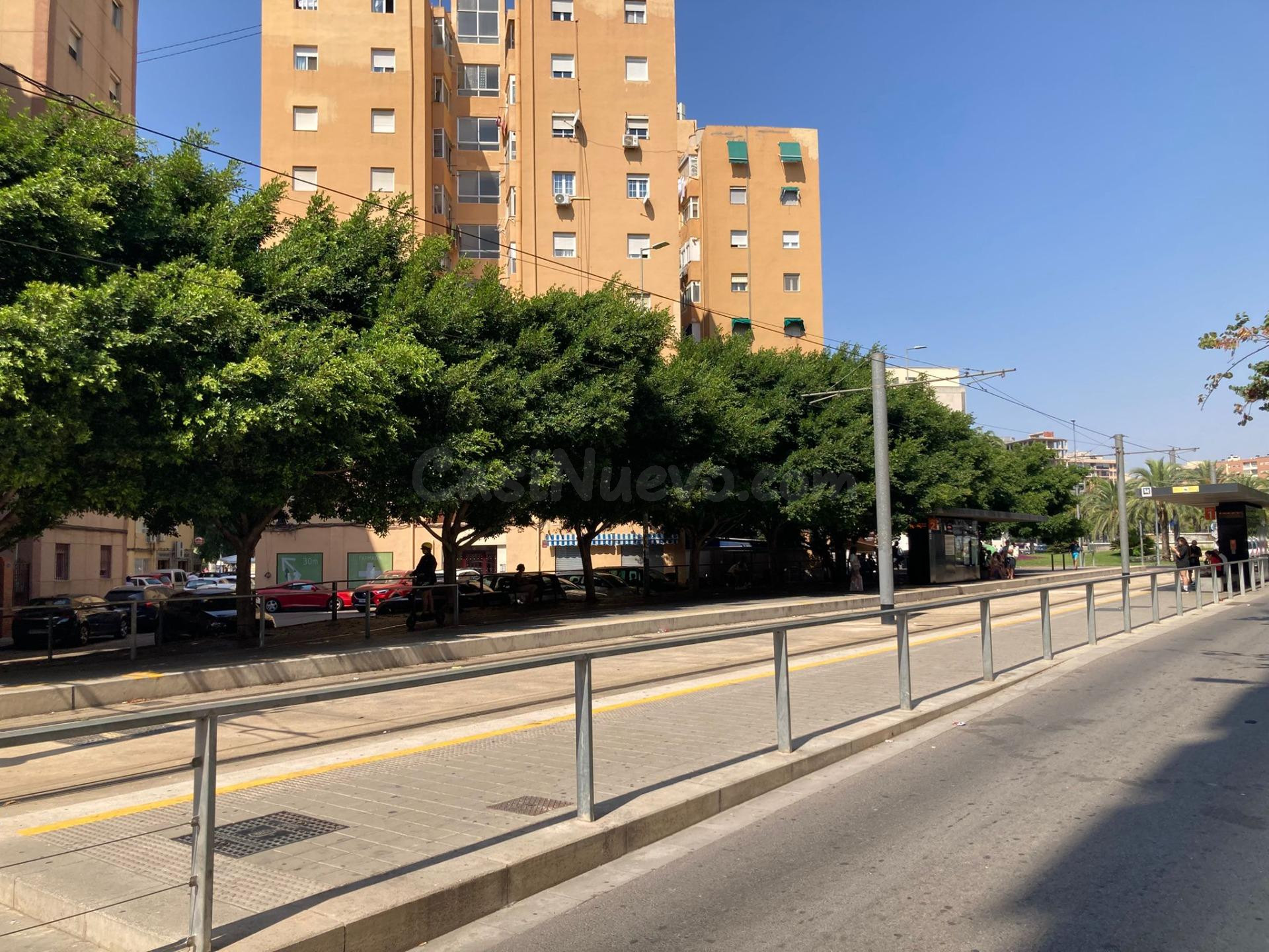 AMPLIA VIVIENDA DE 4 DORMITORIOS Y ASCENSOR EN CAROILINAS ALTAS.