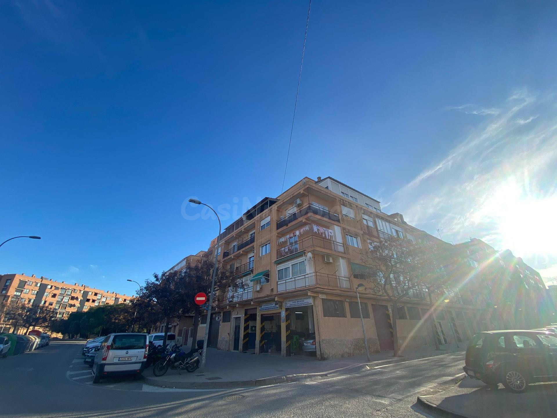 ¡¡¡¡ VIVA EN UNA EXCELENTE UBICACIÓN JUNTO PARADA DEL TRAM, PARQUE AVENIDAS GARBINET !!!