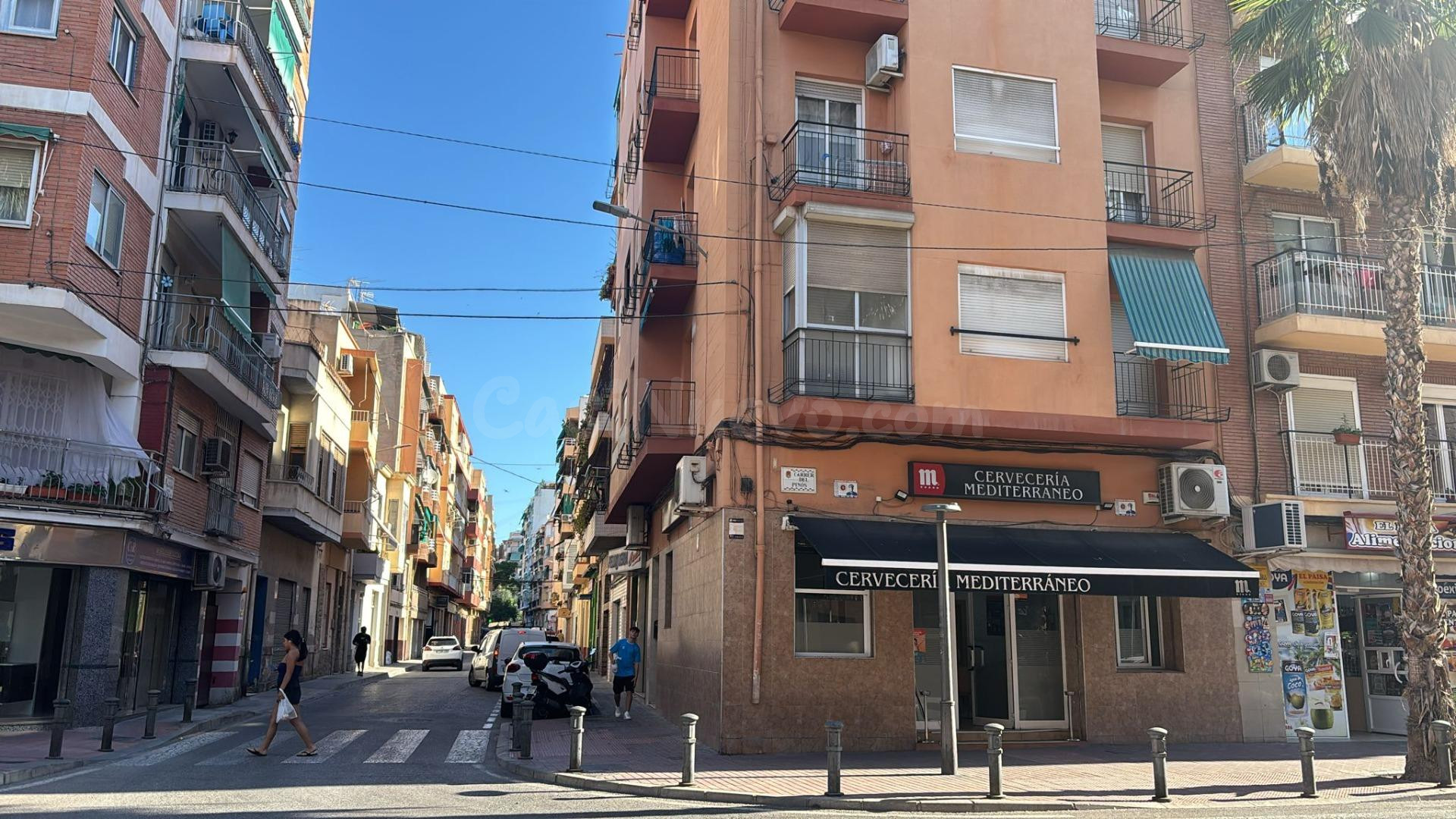 SE VENDE LOCAL Y NEGOCIO EN UNA INMEJORABLE UBICACIÓN