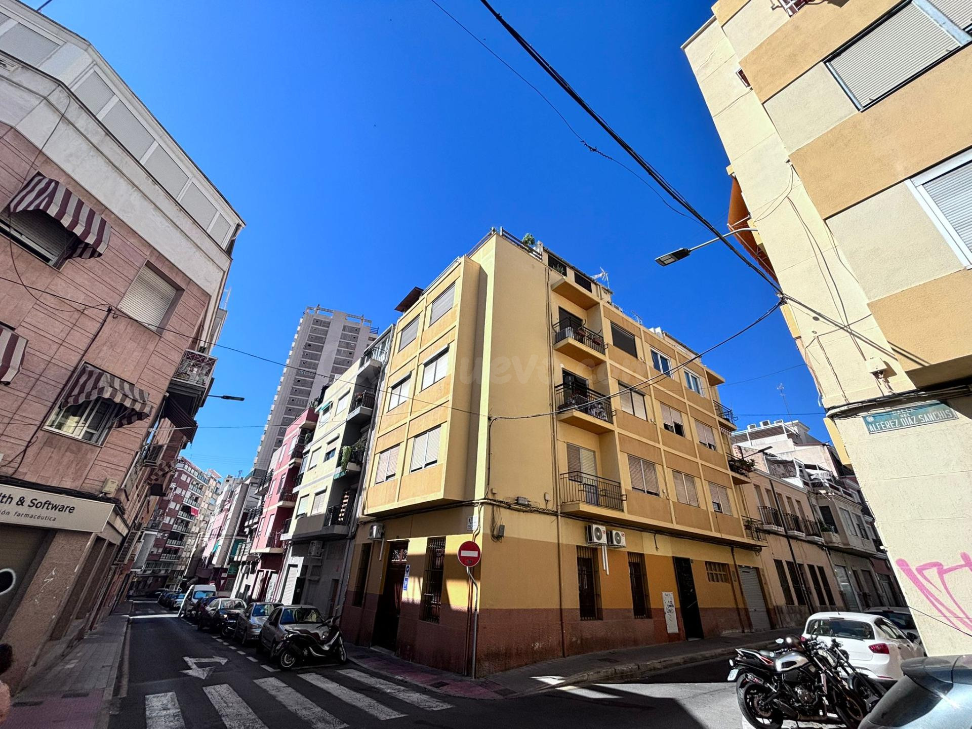 VIVIENDA LLENA DE LUZ, REFORMADA  A POCOS METROS DE LA PLAZA DE TOROS Y DEL AUDITORIO