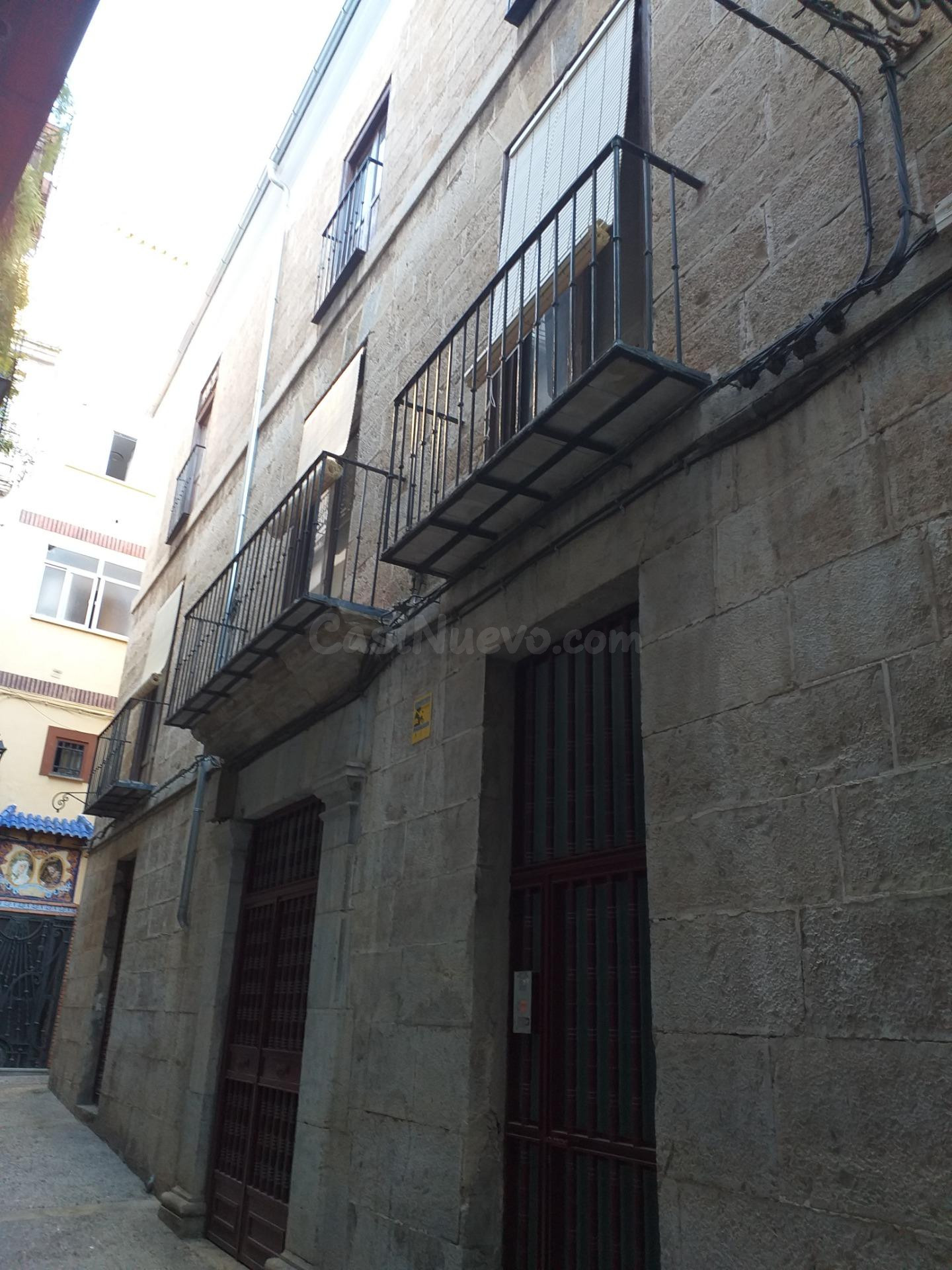 SE ALQUILA LOCAL COMERCIAL EN ZONA CASCO ANTIGUO/TASCAS