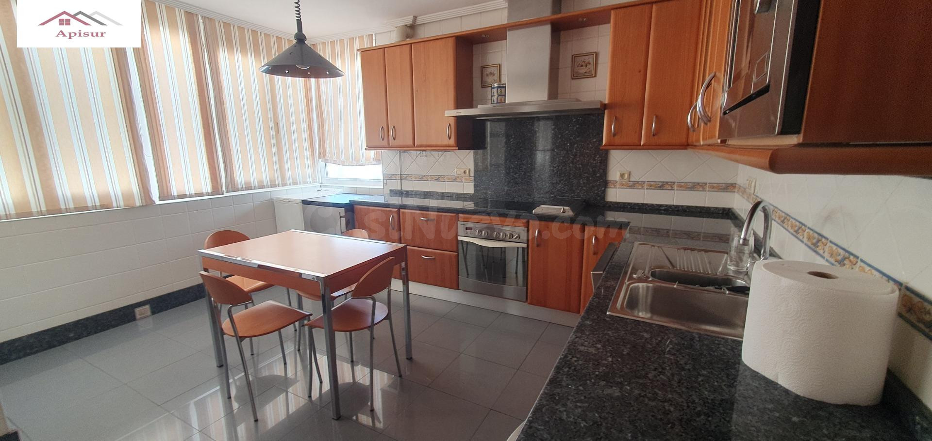SE VENDE PRECIOSO ÁTICO EN ZONA CENTRO JUNTO HOSPITAL - foto 2