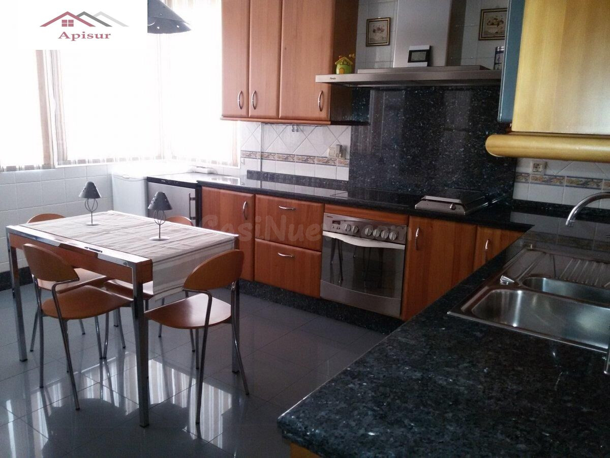 SE VENDE PRECIOSO ÁTICO EN ZONA CENTRO JUNTO HOSPITAL - foto 4