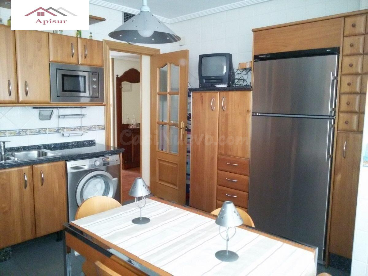 SE VENDE PRECIOSO ÁTICO EN ZONA CENTRO JUNTO HOSPITAL - foto 5