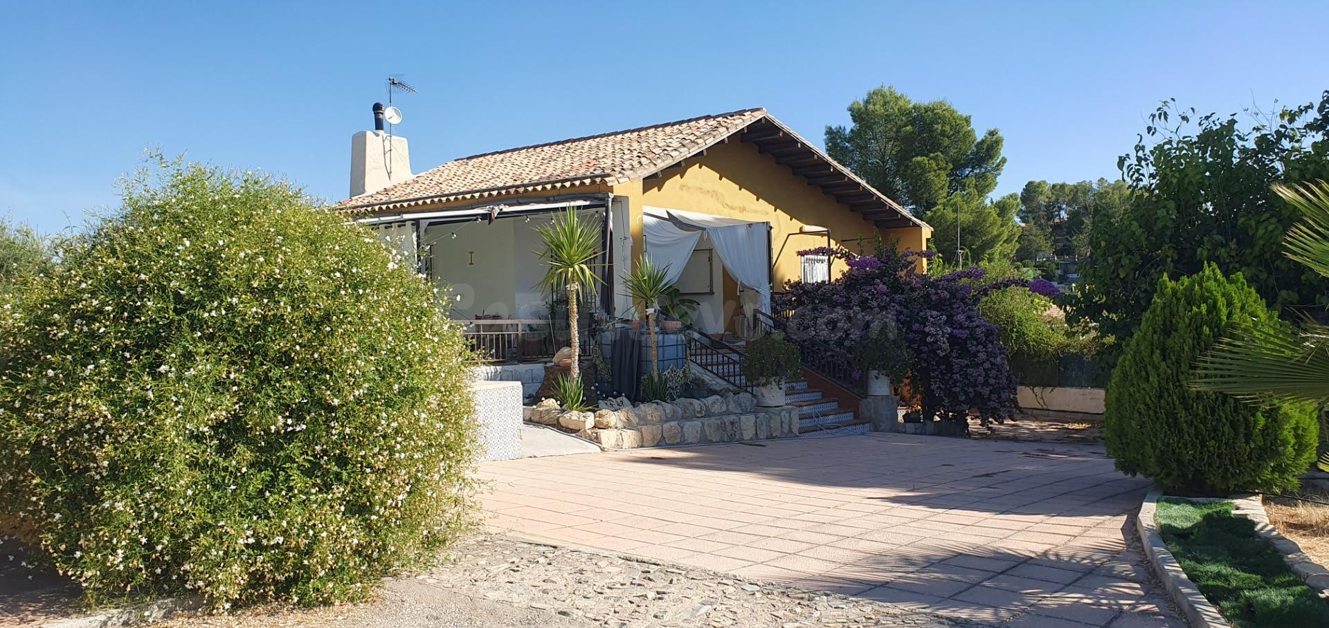 SE VENDE CHALET JUNTO A CERRO MOLINA