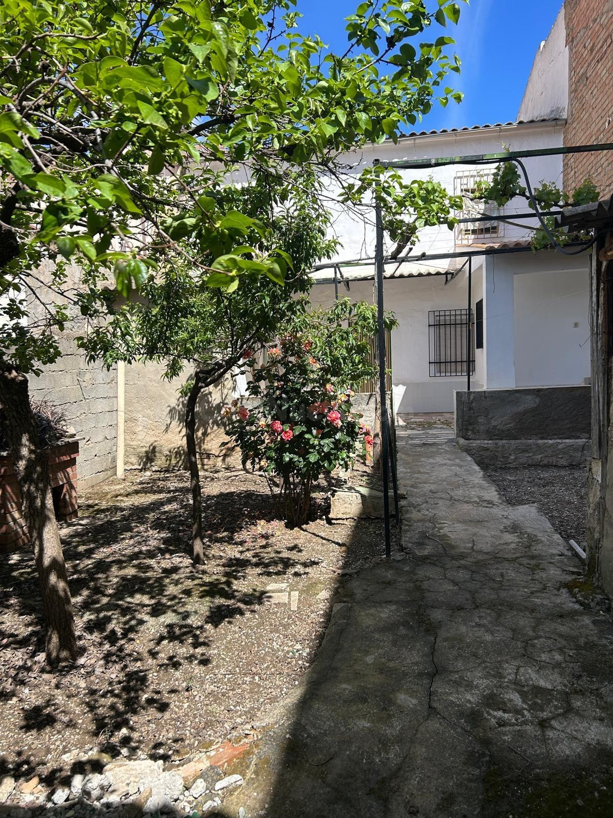 CASA LISTA PARA ENTRAR A VIVIR CON 5 DORMITORIOS DISTRIBUIDO - foto 5