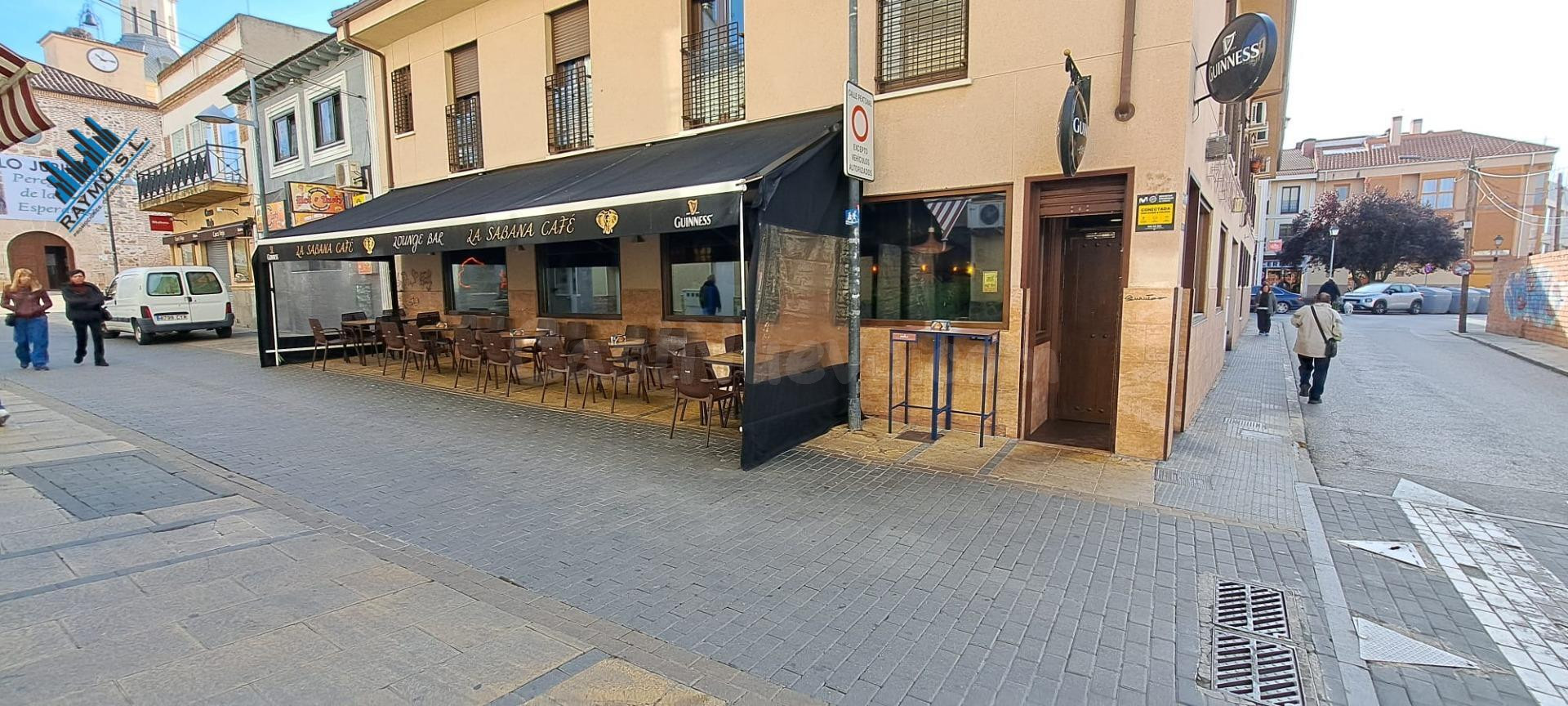 Traspaso Café-Bar en pleno centro con gran terraza y negocio en funcionamiento