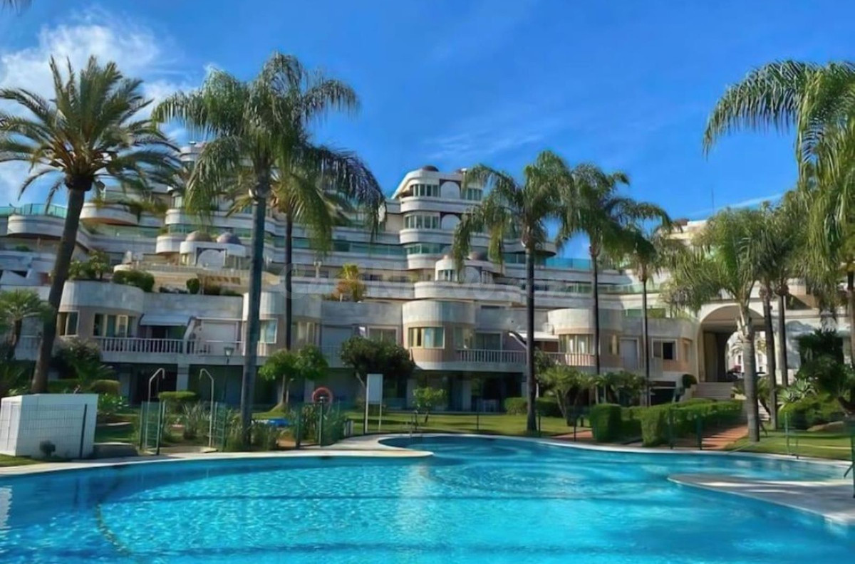 Dúplex 5 habitaciones 462m² en alquiler - Marbella