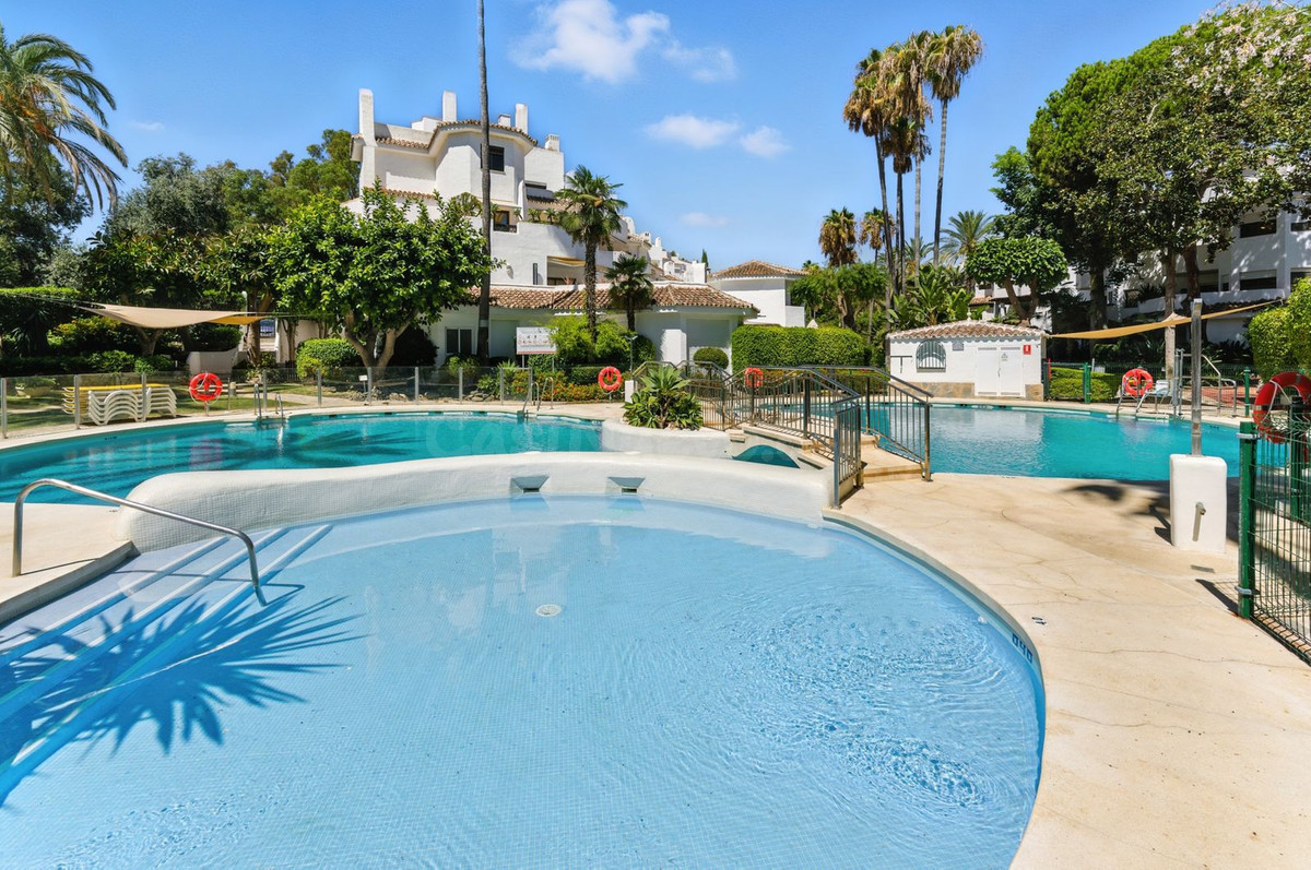 Planta baja 4 habitaciones 140m² en alquiler - Marbella