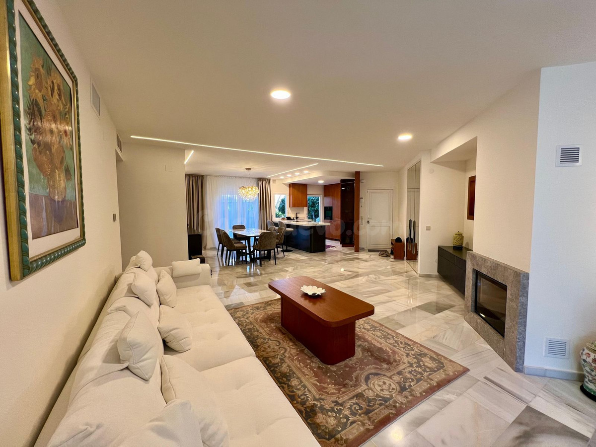 Planta baja 3 habitaciones 211m² en alquiler - Marbella