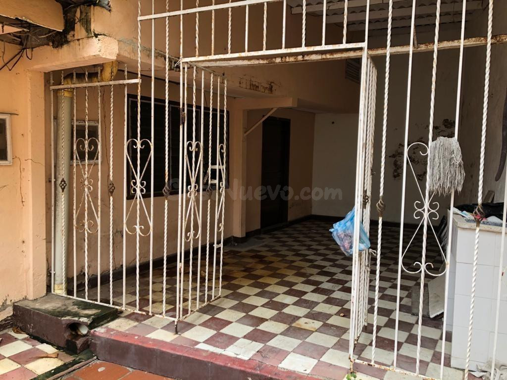 Gran Oportunidad de Inversión en el Centro de Cartagena – Casa para Remodelar con Amplio Terreno