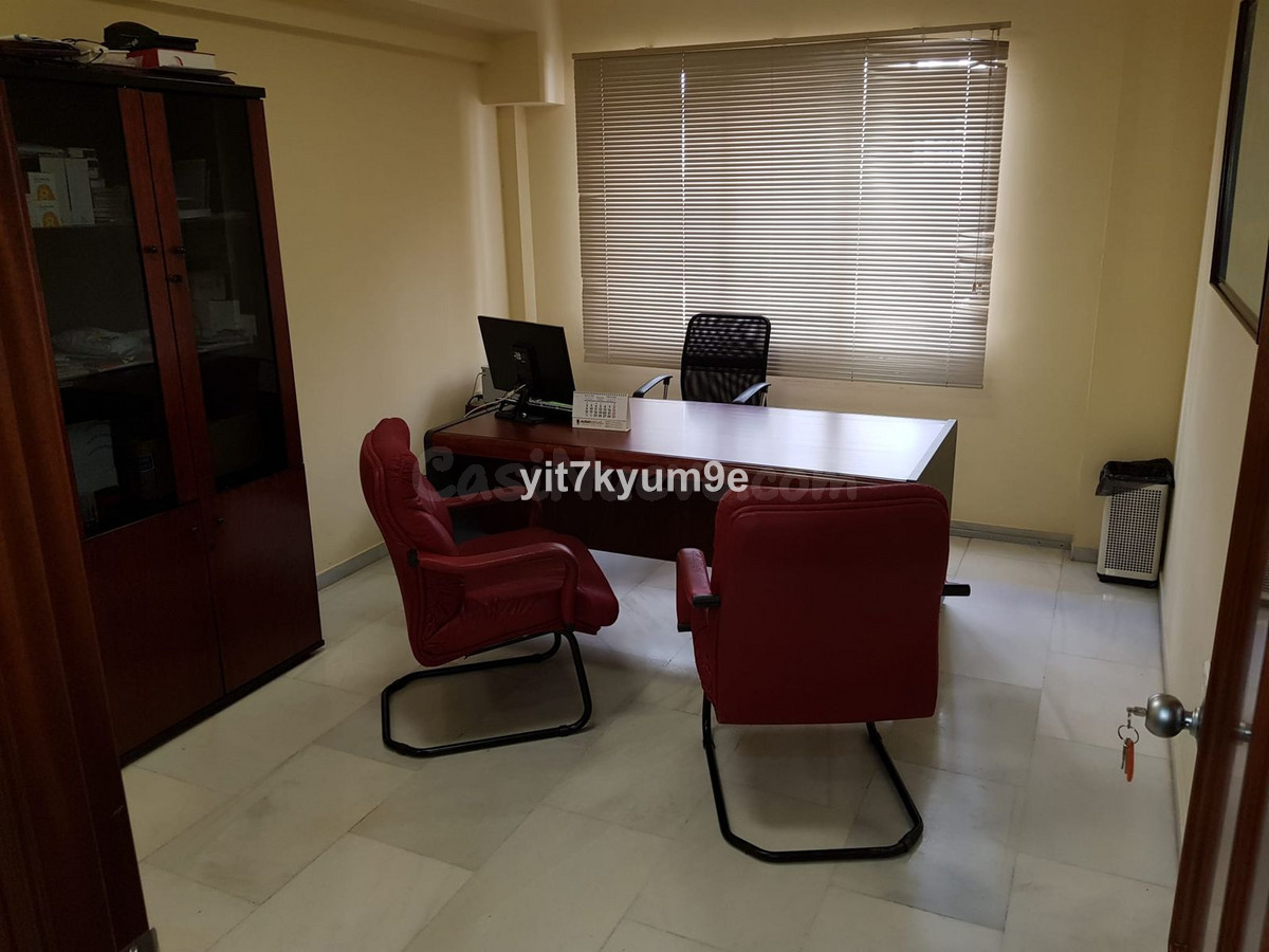 Local comercial 550m² en alquiler - Puerto Sol-Los Almendros-El Tomillar