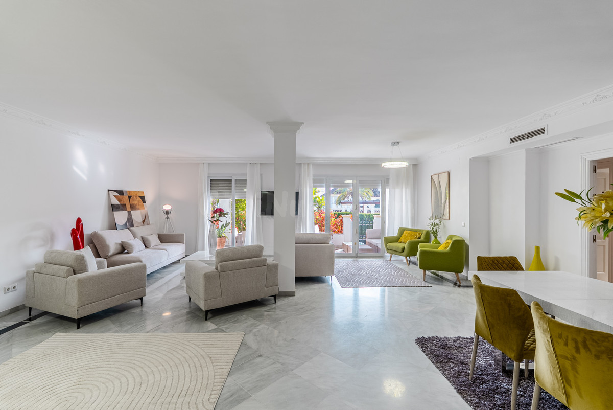 Planta baja 3 habitaciones 167m² en alquiler - Marbella