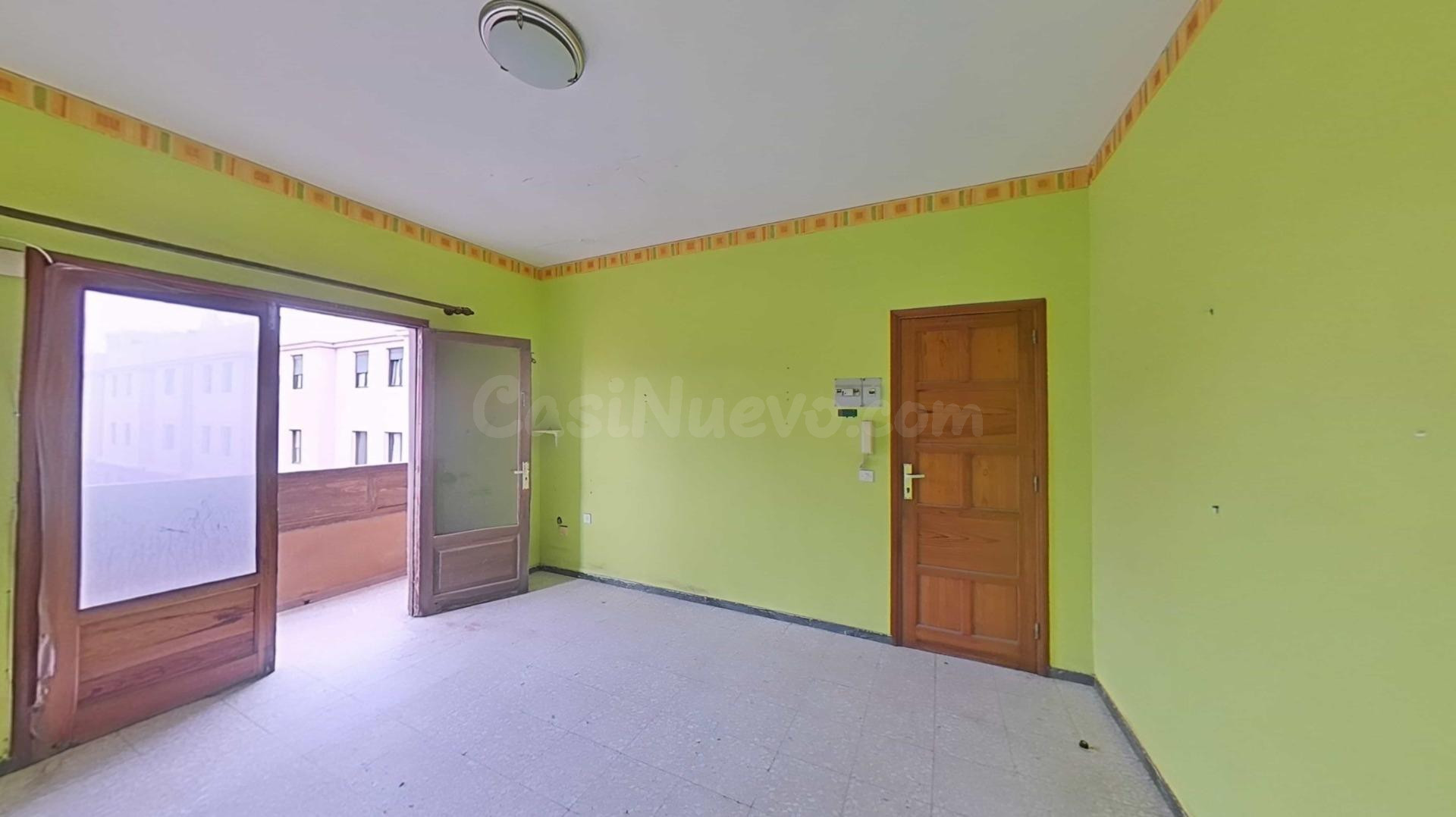 AMPLIO PISO DE TRES DORMITORIOS EN EL CENTRO DE ARRECIFE - foto 2