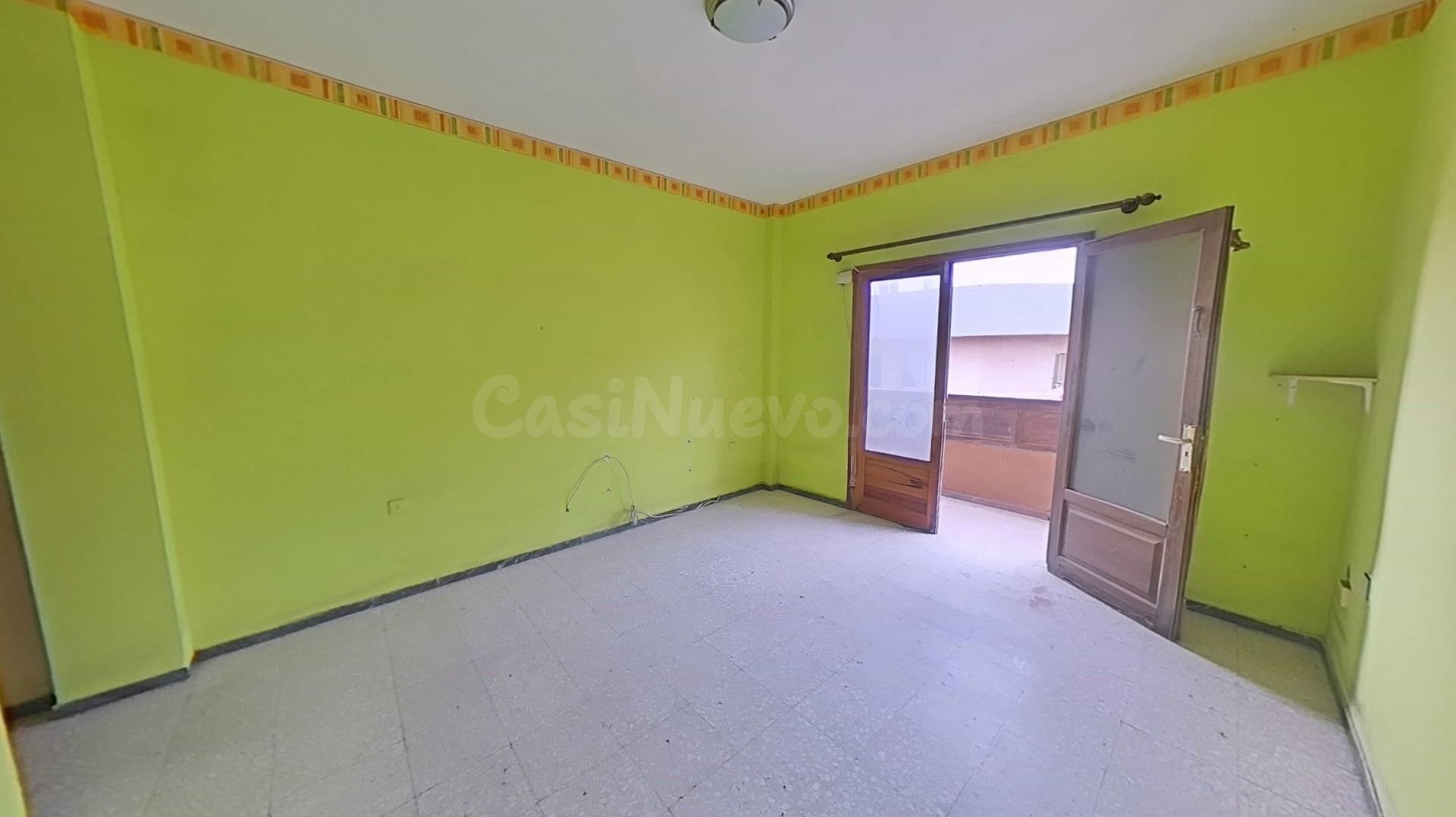 AMPLIO PISO DE TRES DORMITORIOS EN EL CENTRO DE ARRECIFE - foto 3