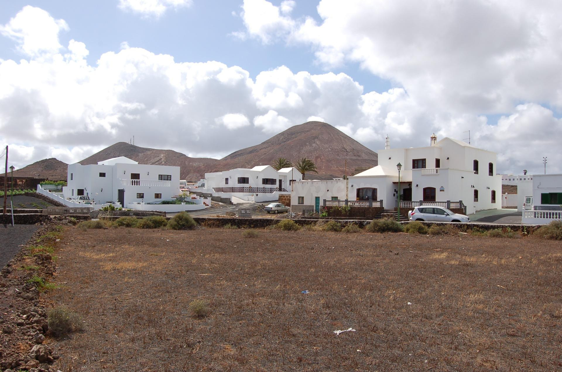SOLAR PARA DOS VIVIENDAS EN TINAJO - foto 4