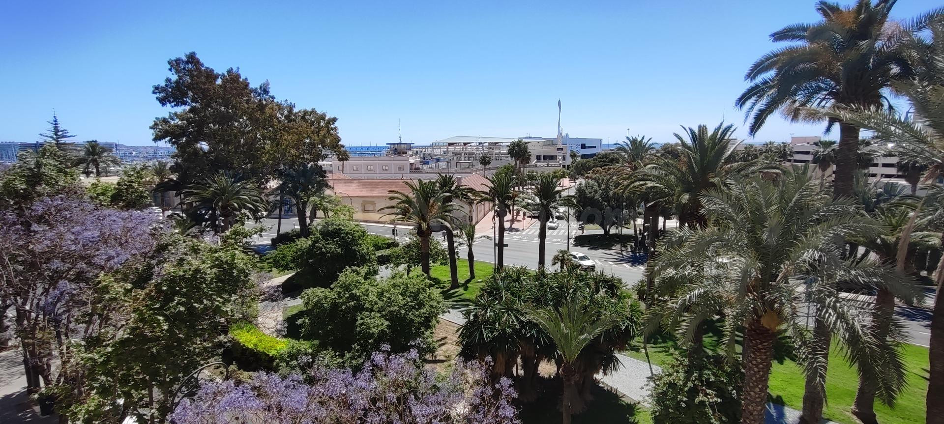 VISTAS PANÓRAMICAS JUNTO AL PUERTO DEPORTIVO