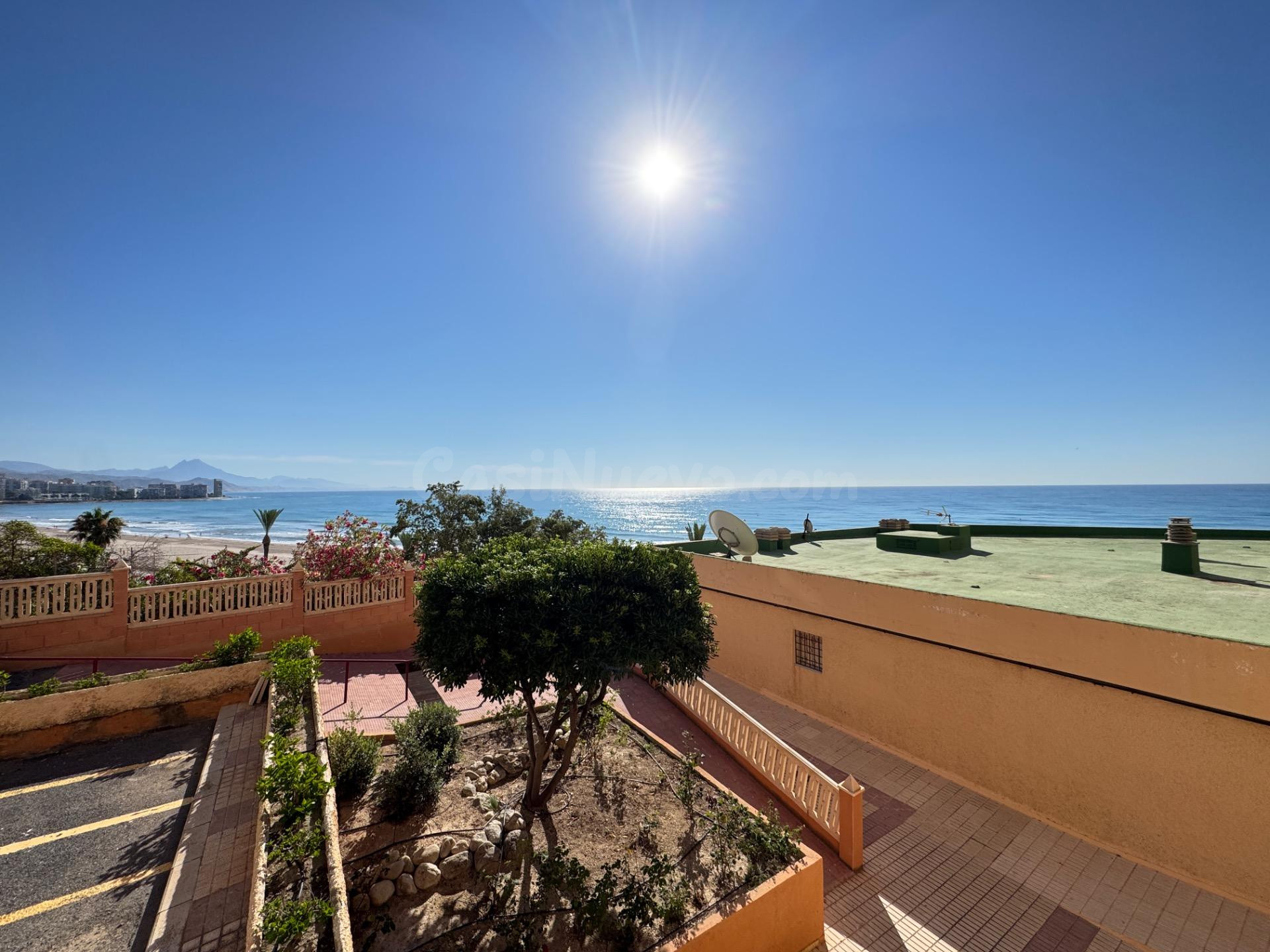 Apartamento en alquiler en primera línea de la Playa de Muchavista – Urbanización Las Lanzas (El Campello)