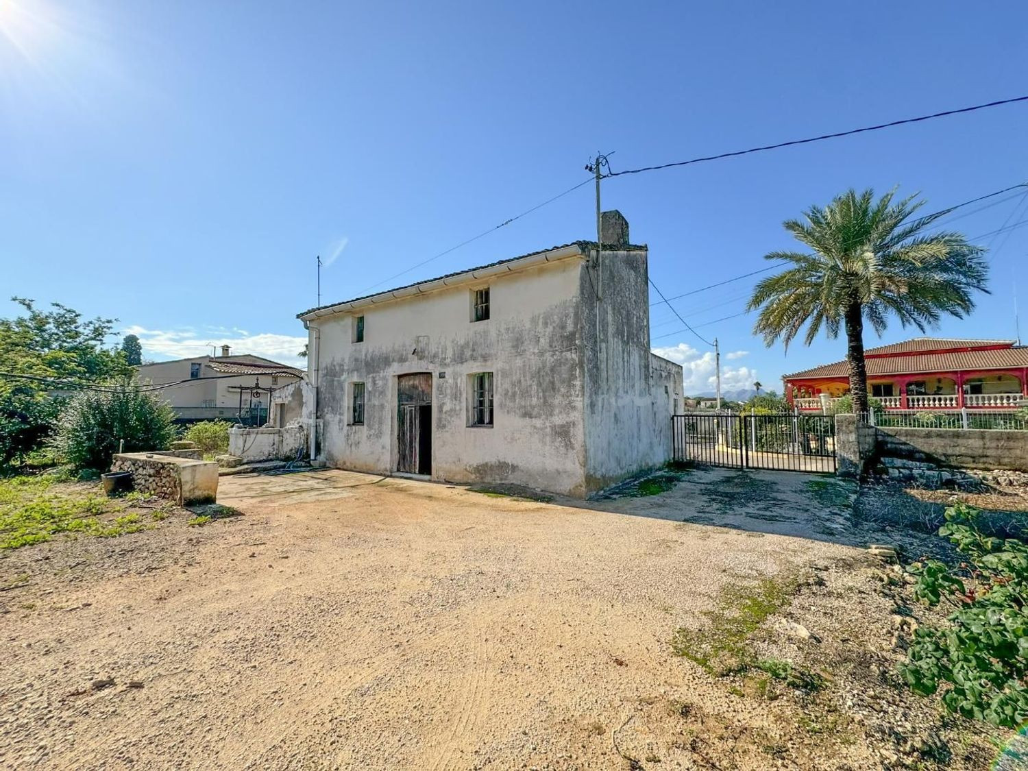 FINCA RUSTICA UBICADA EN UNA ZONA PRIVILEGIADA DE LA XARA, A MANO DE TODOS LOS SERVICIOS Y HOSPITAL DE DENIA