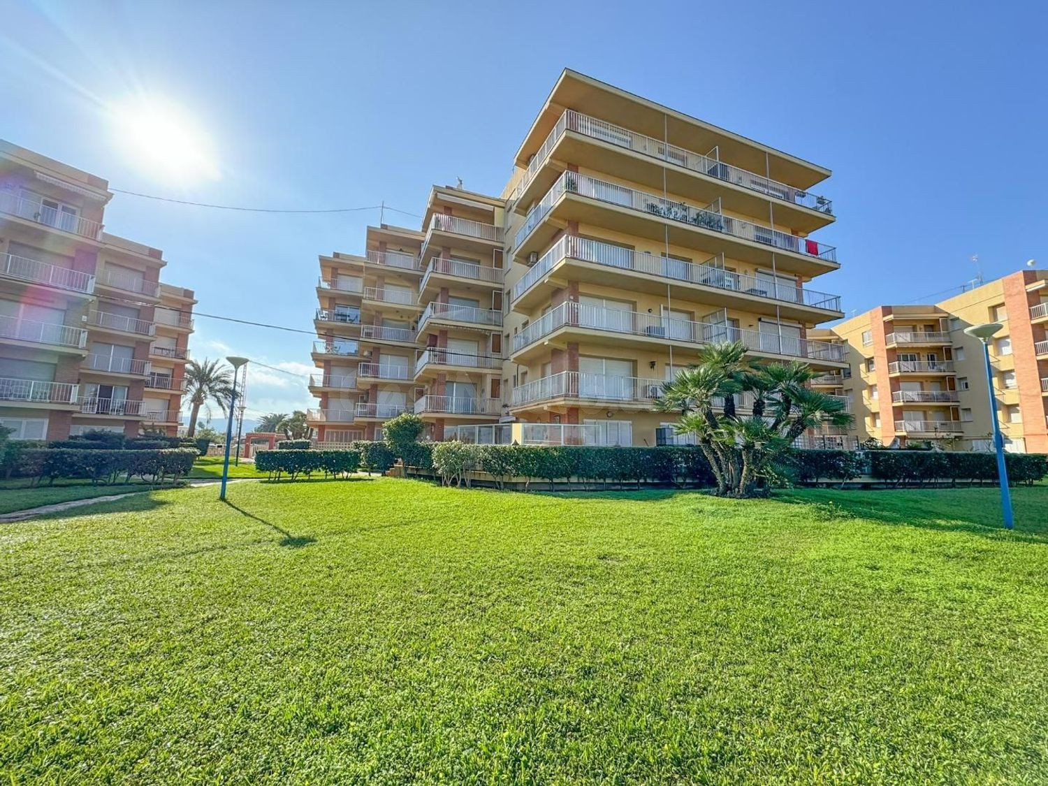 NO ES ALQUILER ANUAL !!  ALQUILER HASTA JUNIO. FANTASTICO APARTAMENTO EN PRIMERA LINEA DE PLAYA EN EL KILOMETRO 2,5 DE LAS MARINAS.