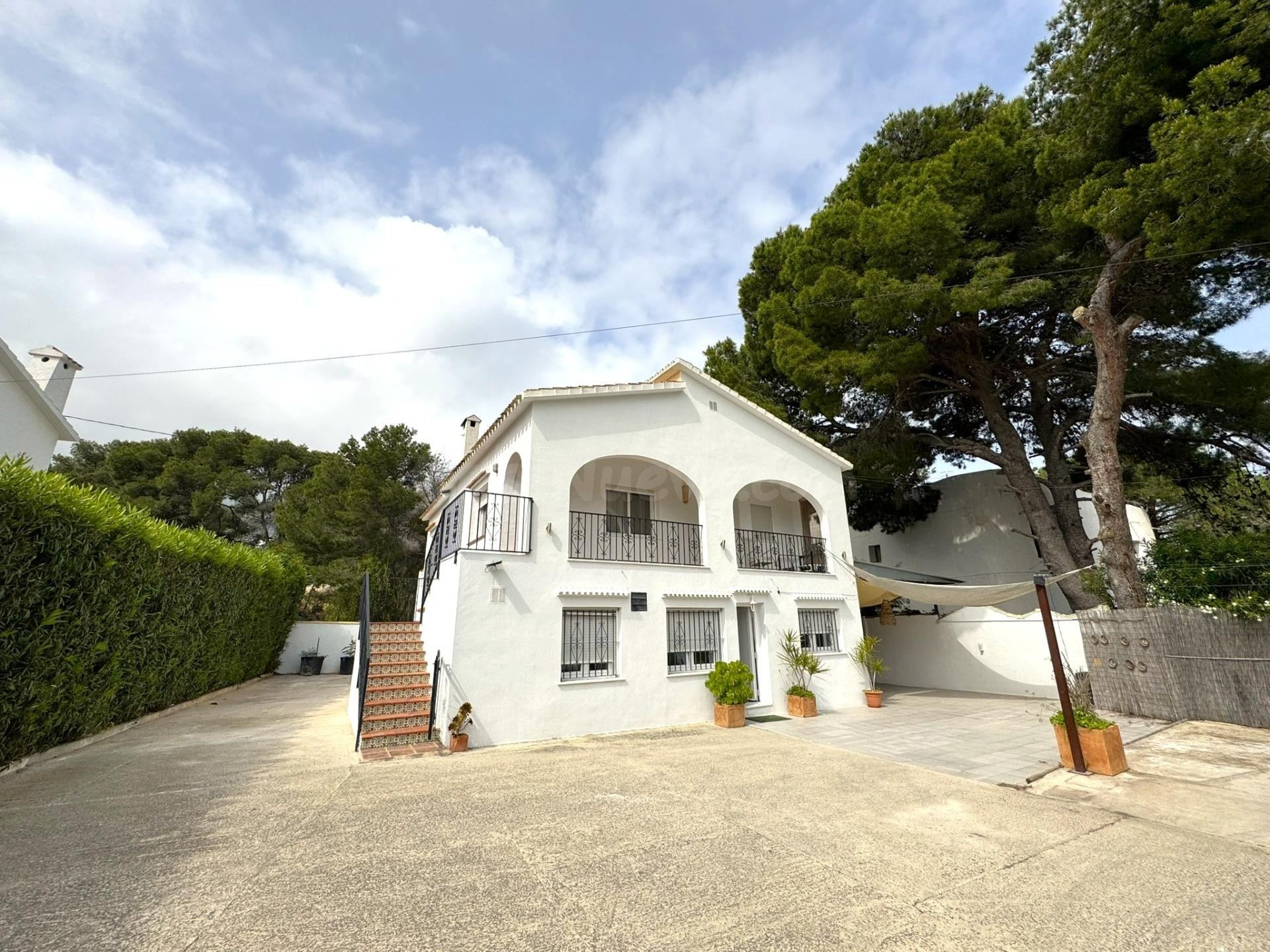 Chalet Exclusivo en Las Rotas, Denia - ¡Tu Paraíso a Solo 700m del Mar!