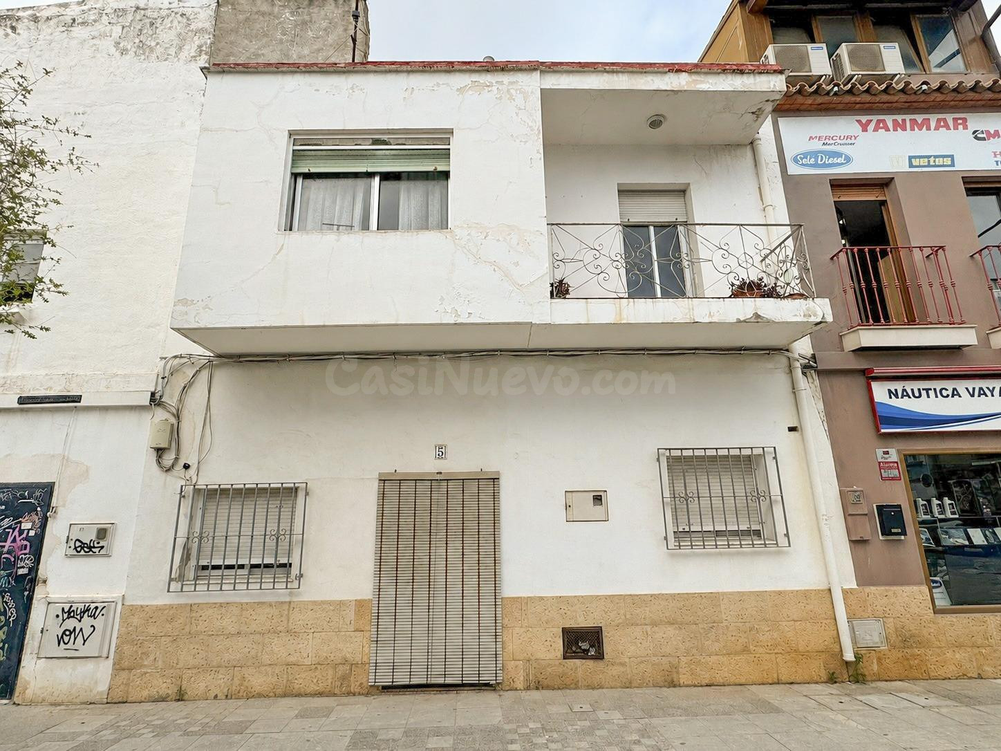 CASA DE PUEBLO CON ENCANTO EN EL CASCO ANTIGUO DE DENIA.