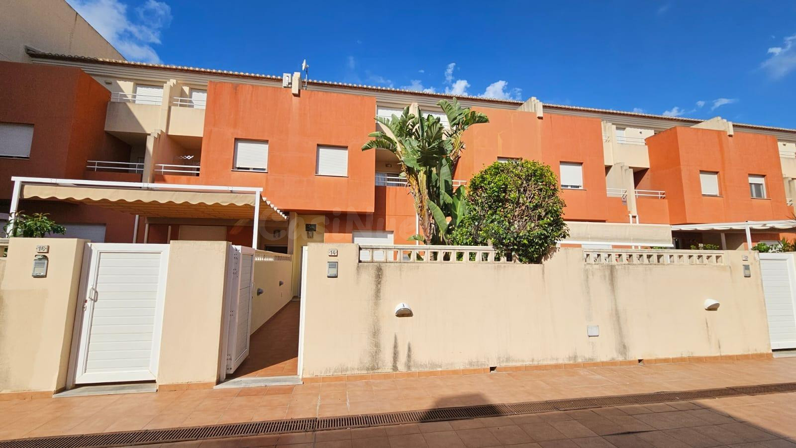 ADOSADO TRIPLEX EN VENTA EN ONDARA