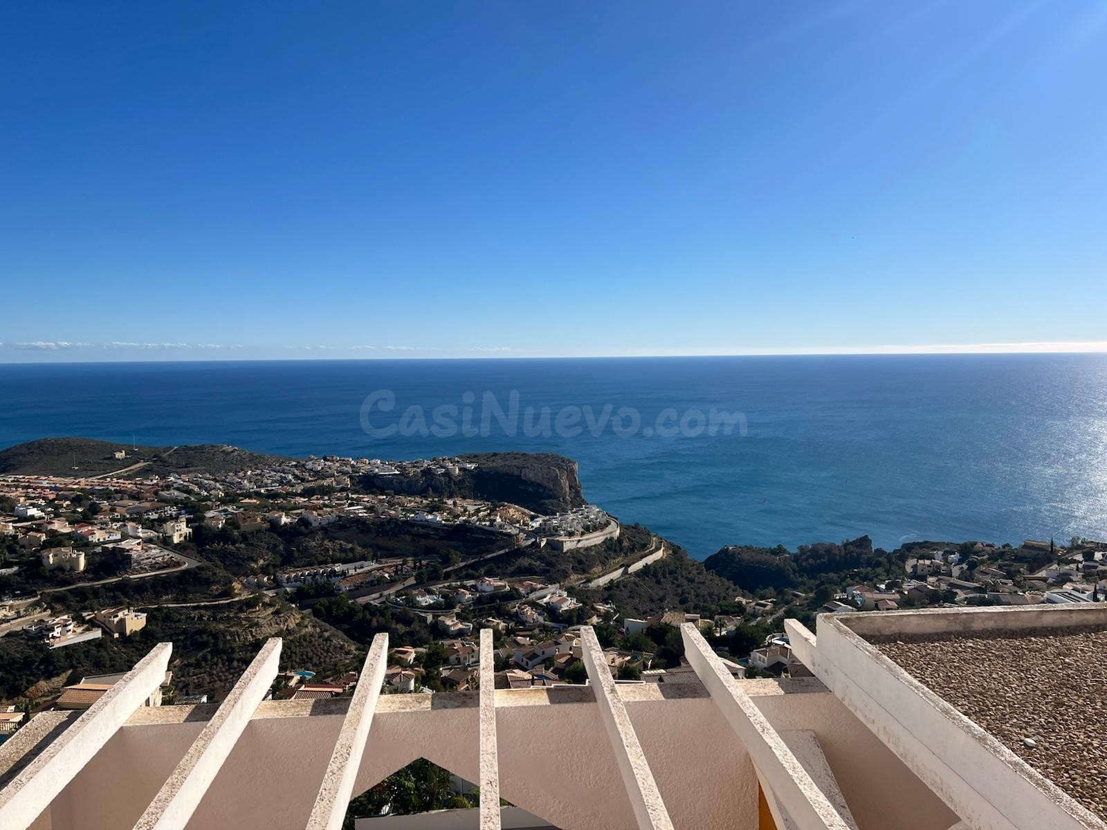APARTAMENTO CON ESPECTACULARES VISTAS AL MAR Y DOS PISCINAS COMUNITARIAS